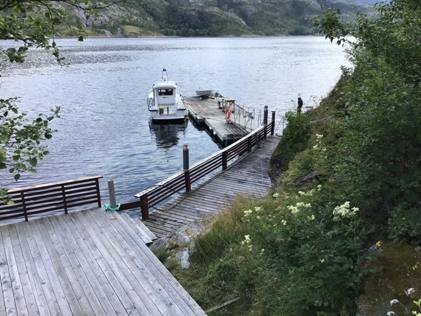 Rett i nærheten finner du kaianlegget med flytebrygge og kaihus Galleribilde