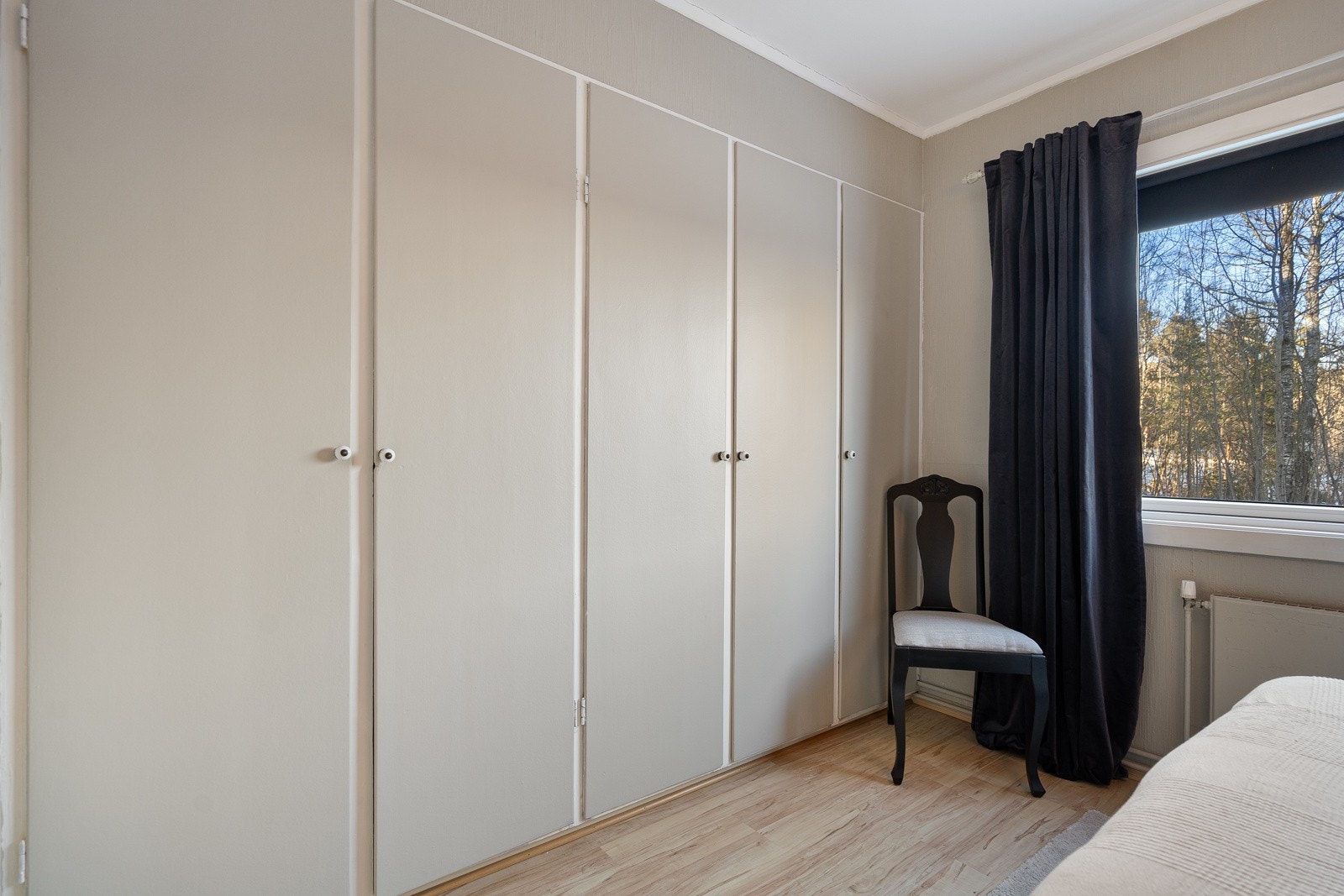 Hovedsoverom med god garderobeplass Galleribilde