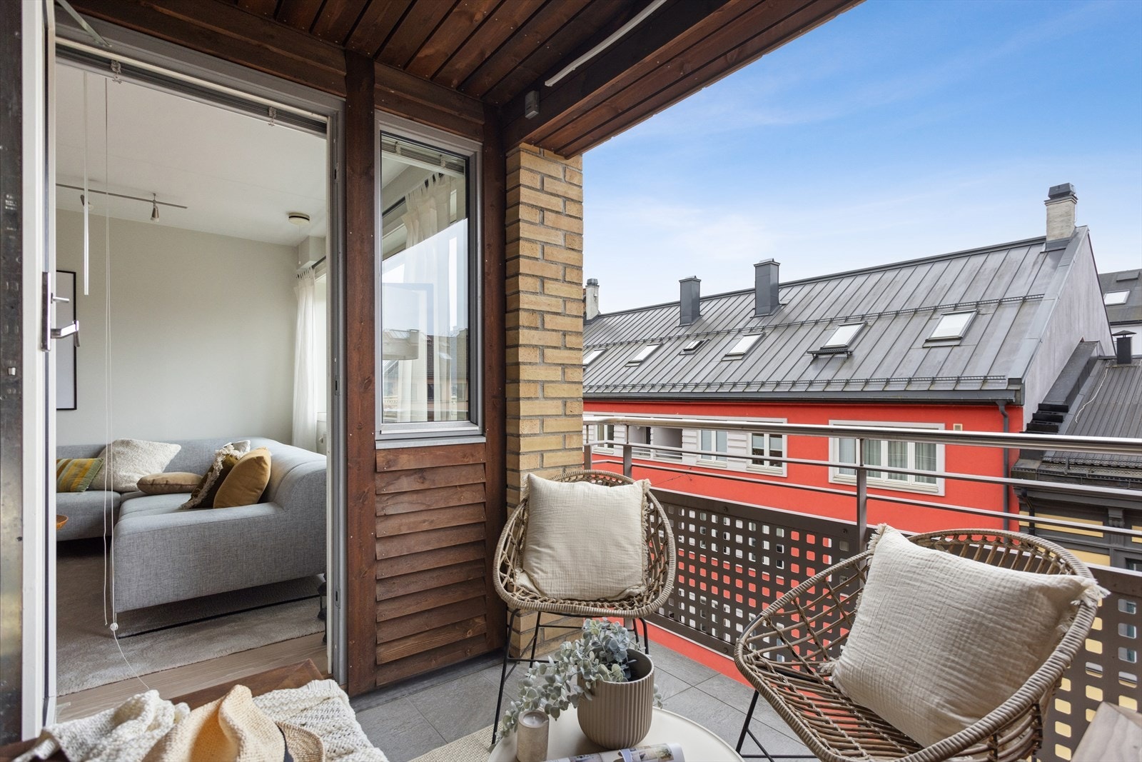 Balkongen er på ca 5 kvm og vender ut mot Eugenies gate. Galleribilde