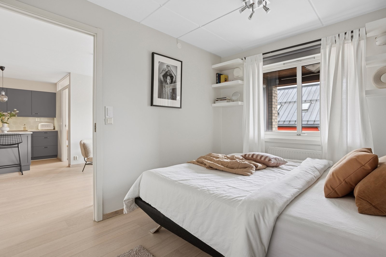 Vinduene er av 2-lags isolerglass fra byggeår 2004. Galleribilde