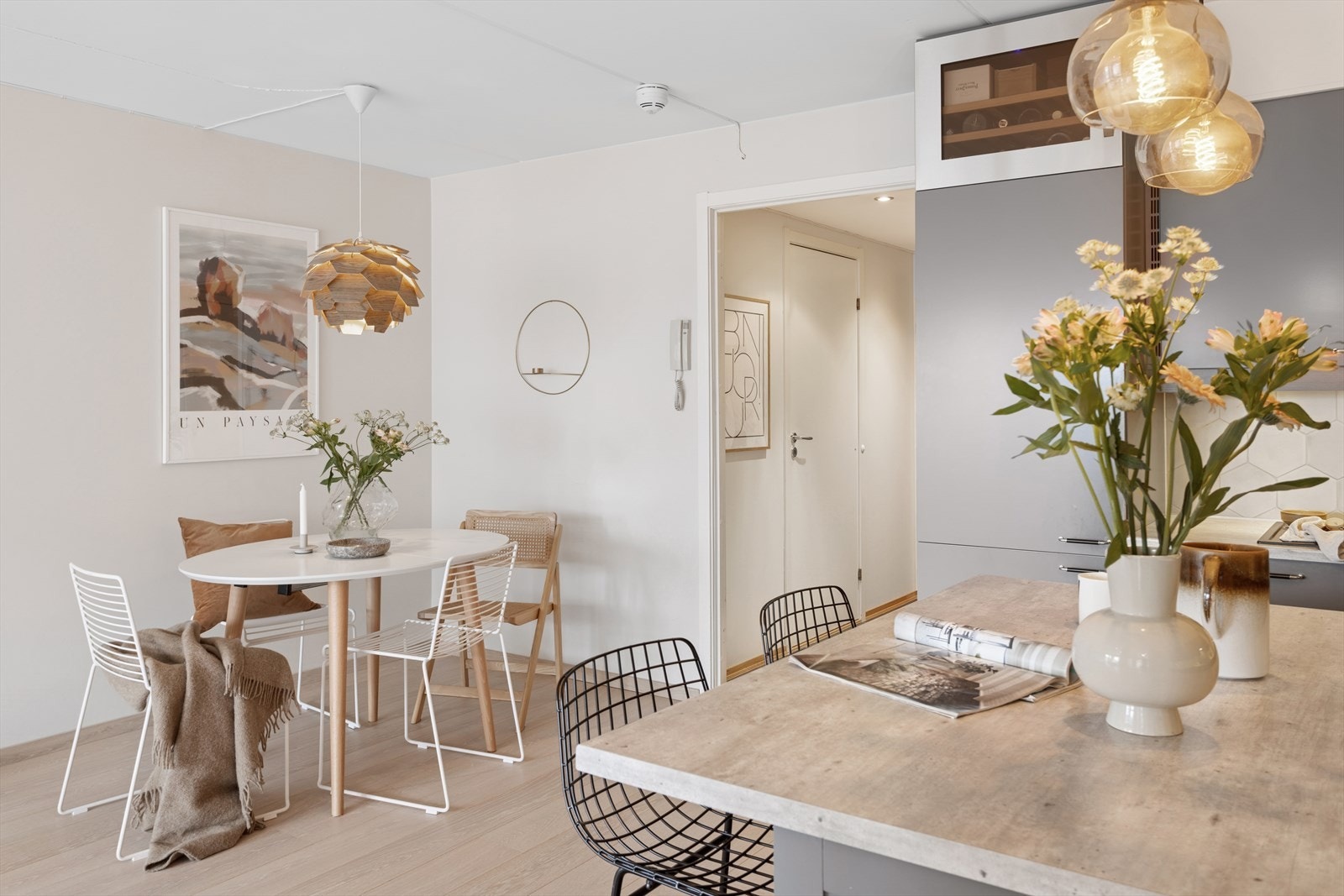 Stue og kjøkken ligger i åpen løsning. Galleribilde