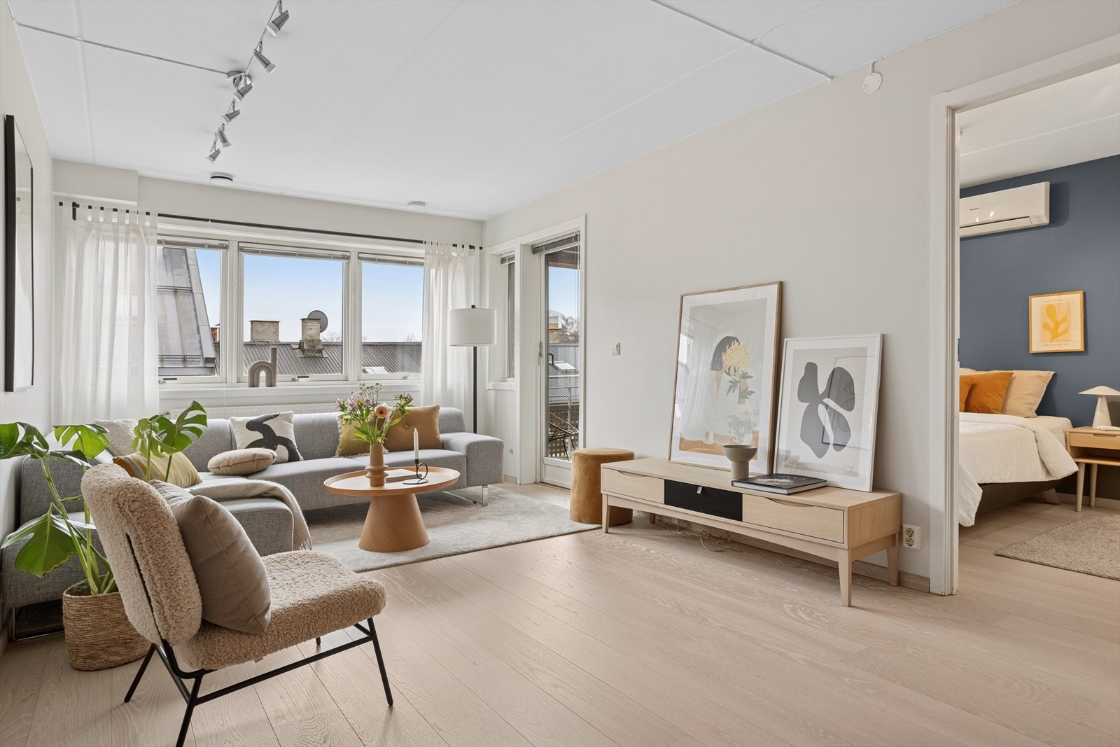 DNB Eiendom ved Linn Wendel har gleden av å presentere Eugenies gate 2! Dette er en meget delikat og smakfull 3-roms med gjennomgående god standard. Nylagt enstavs eikeparkett ble lagt i 2020. Galleribilde