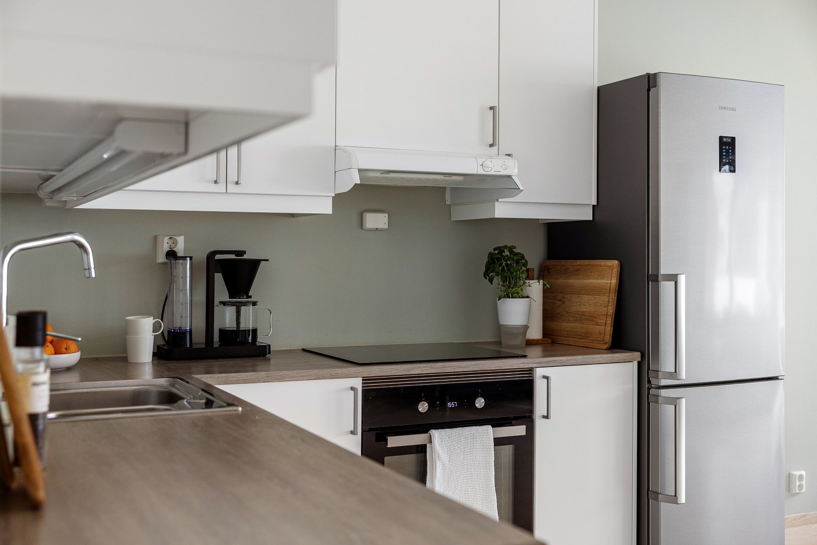 Godt med skap- og benkeplass. Galleribilde