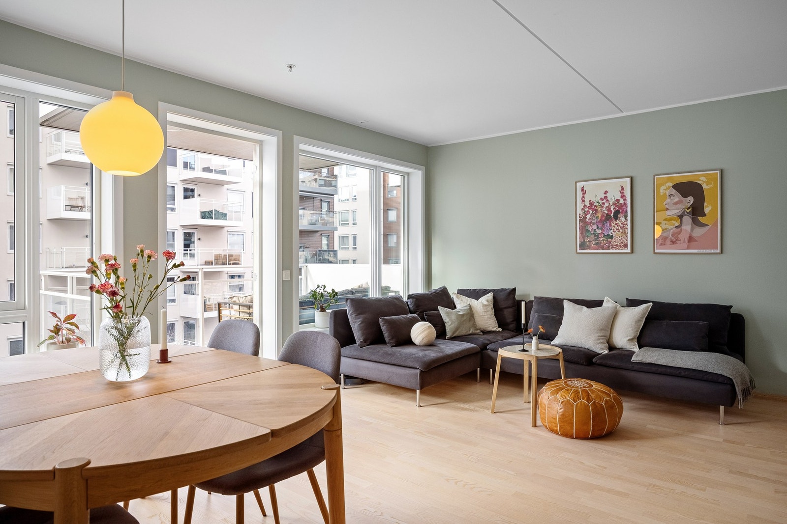 God plass til både sofa- og spisegruppe. Galleribilde