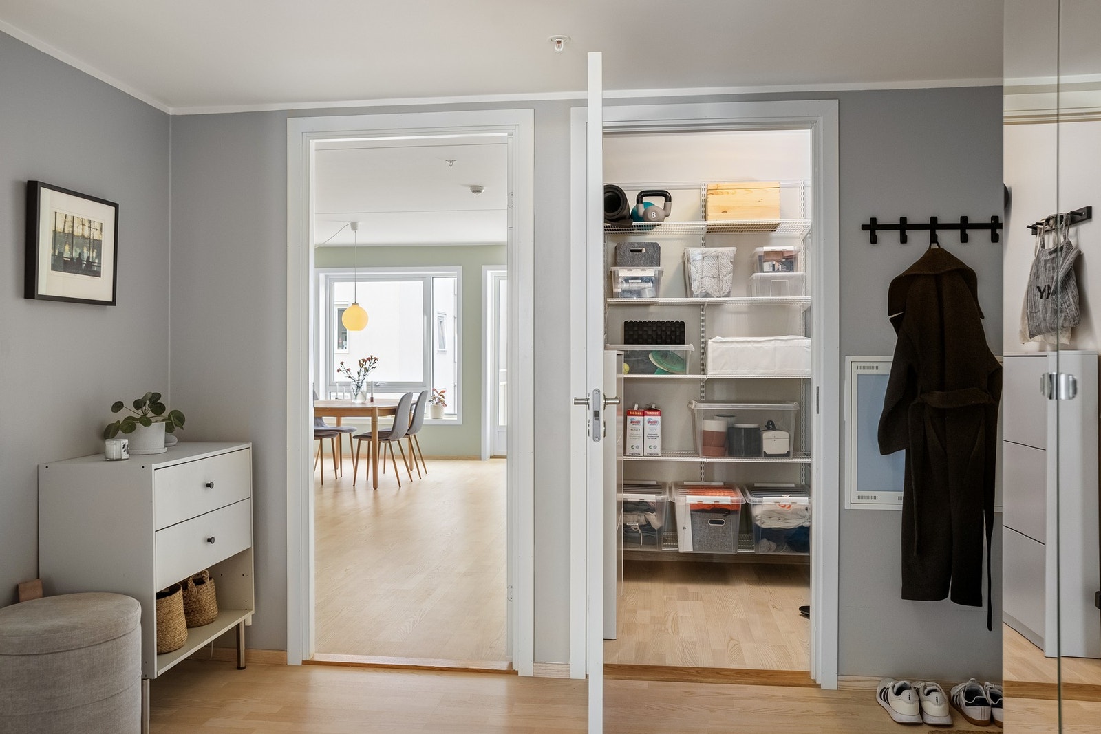 Fra entréen er det inngang til innvendig bod. Galleribilde