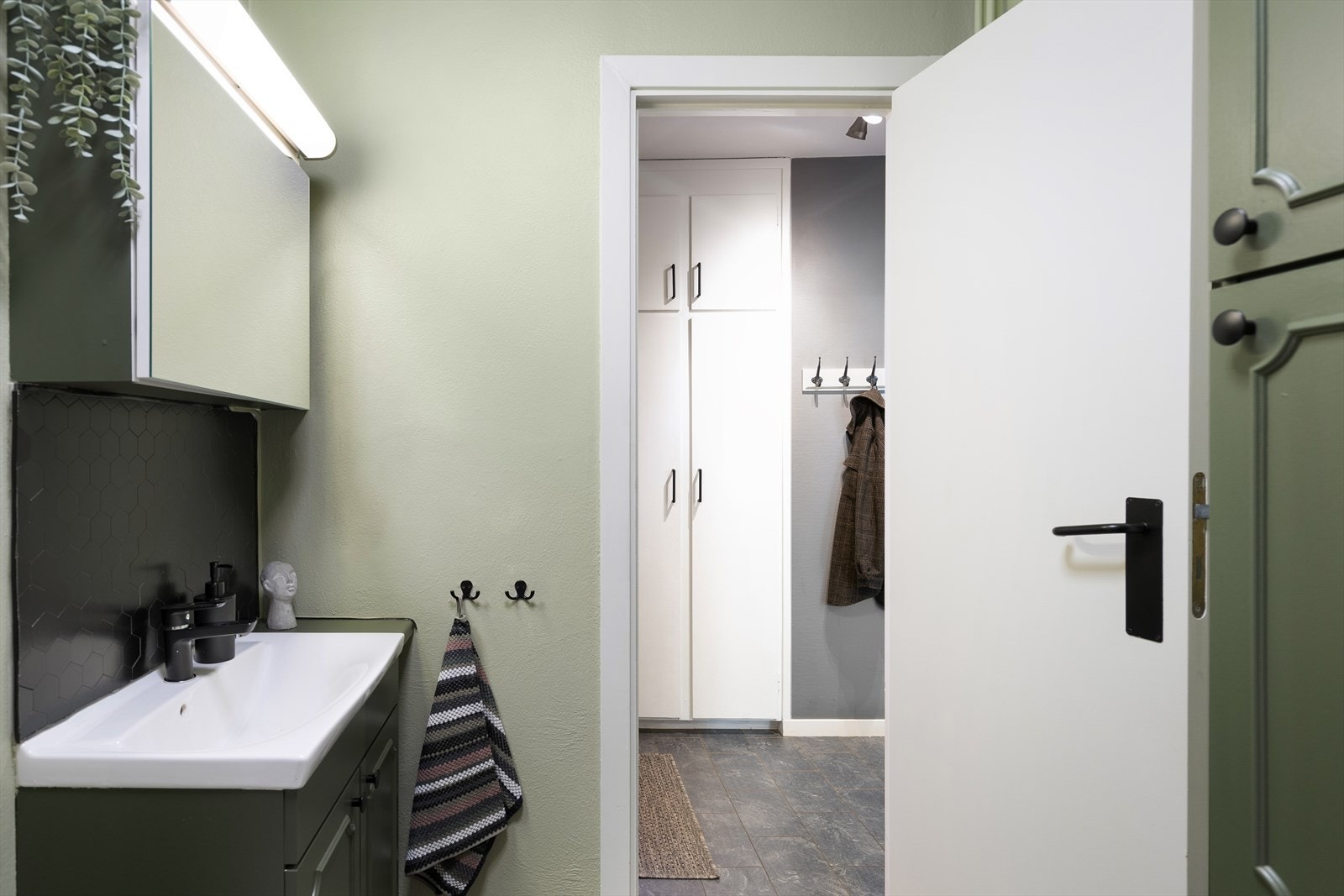 Fra gangen er det inngang til badet Galleribilde