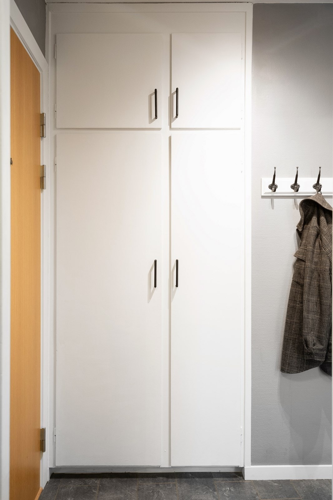 God garderobeplass i entré Galleribilde