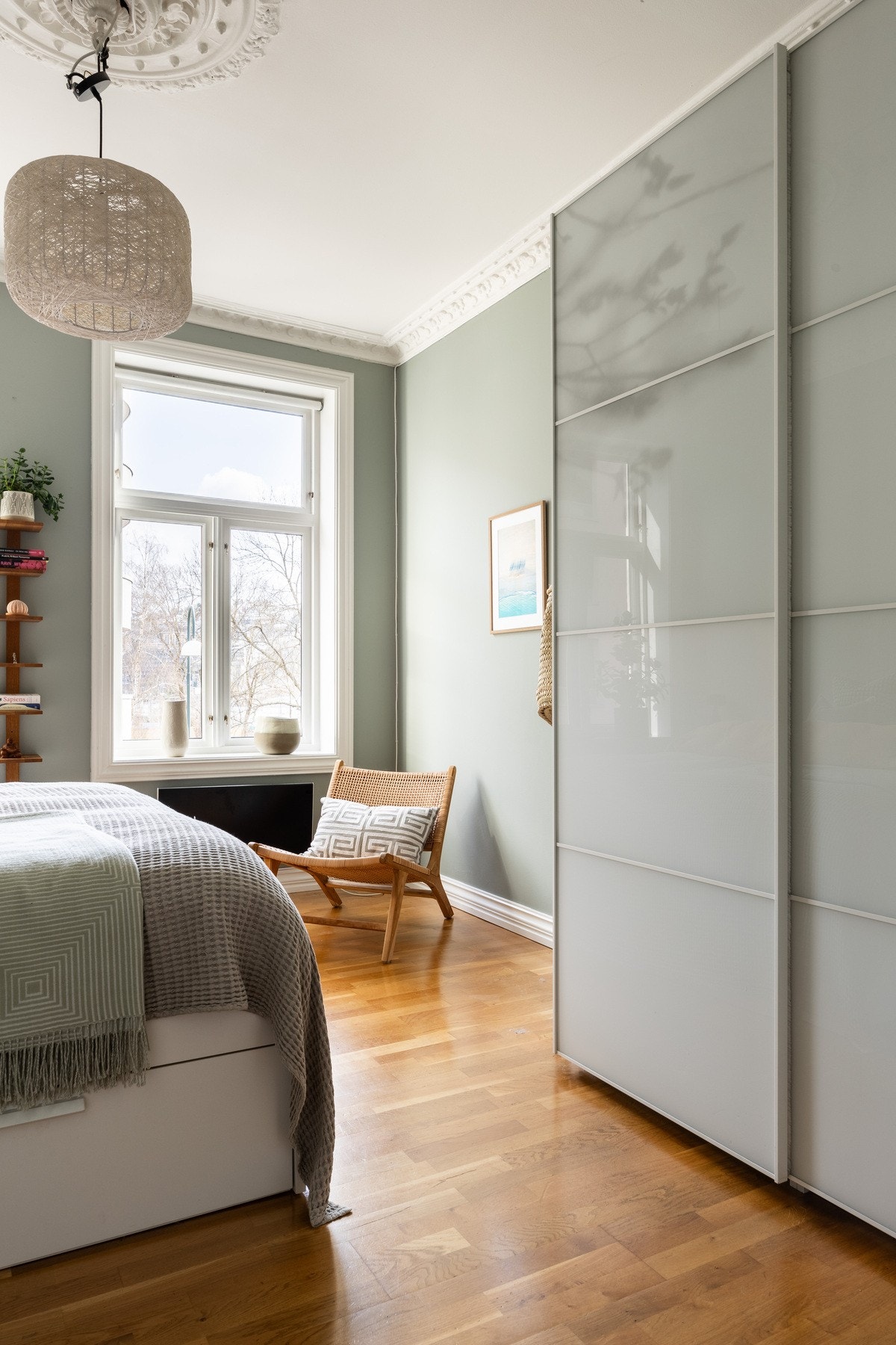 Begge rommene har garderobeskap, hvor man har gode oppbevaringsmuligheter. Galleribilde