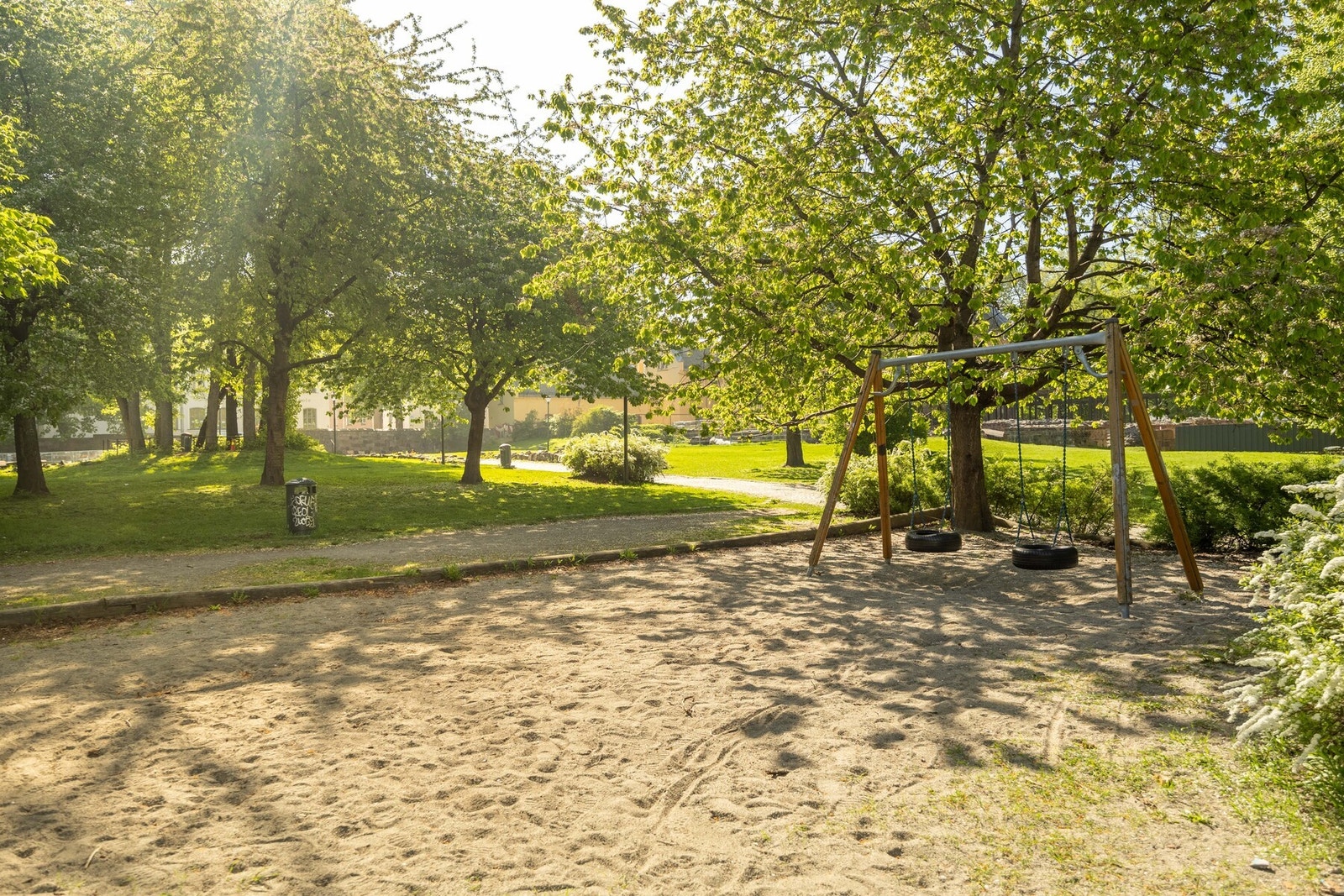 Lekeplass i Minneparken. Galleribilde