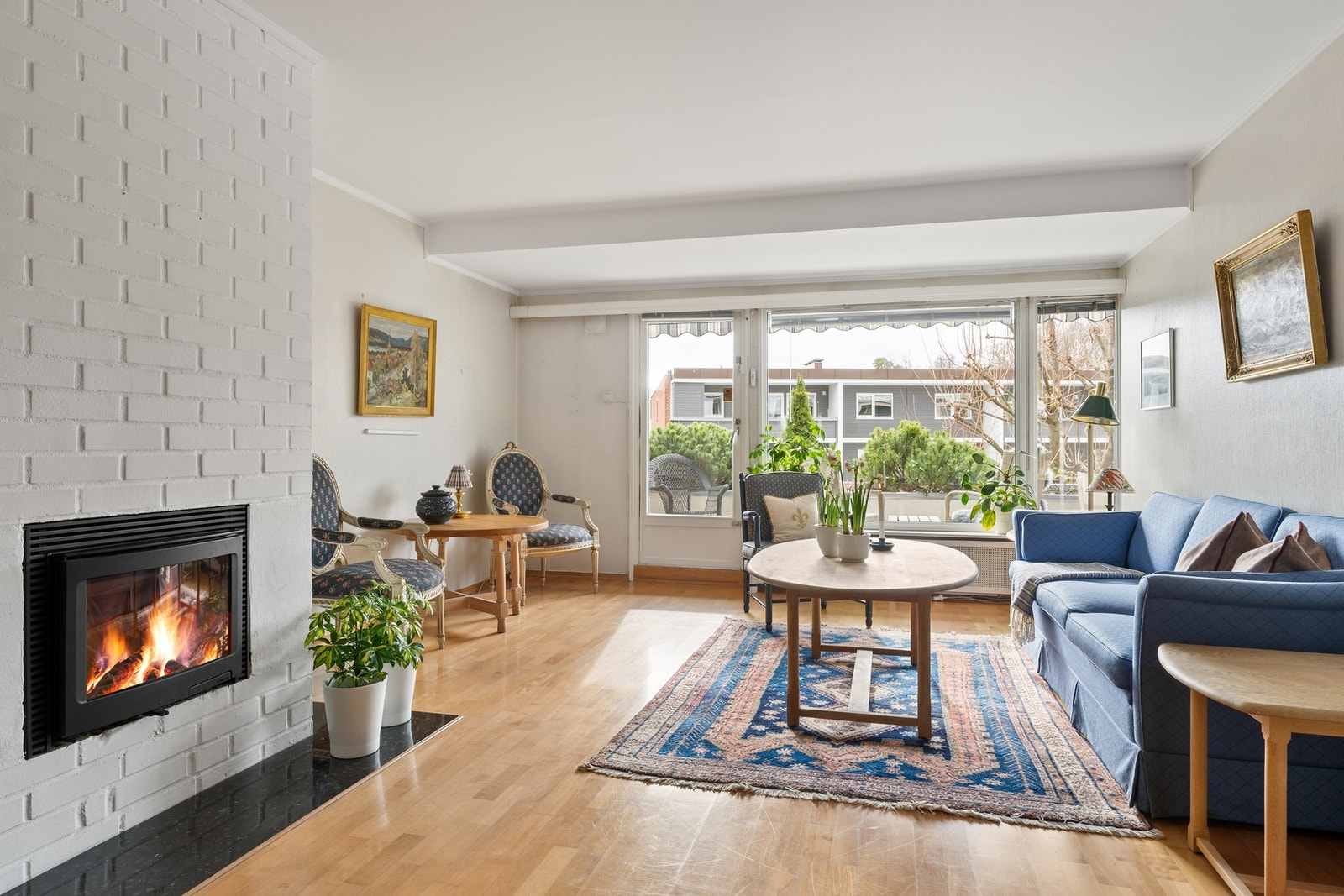 Her får du en romslig og innholdsrik 5-roms leilighet med betydelig oppussingsbehov, beliggende i et attraktivt og rolig boligområde på Ullern. Galleribilde