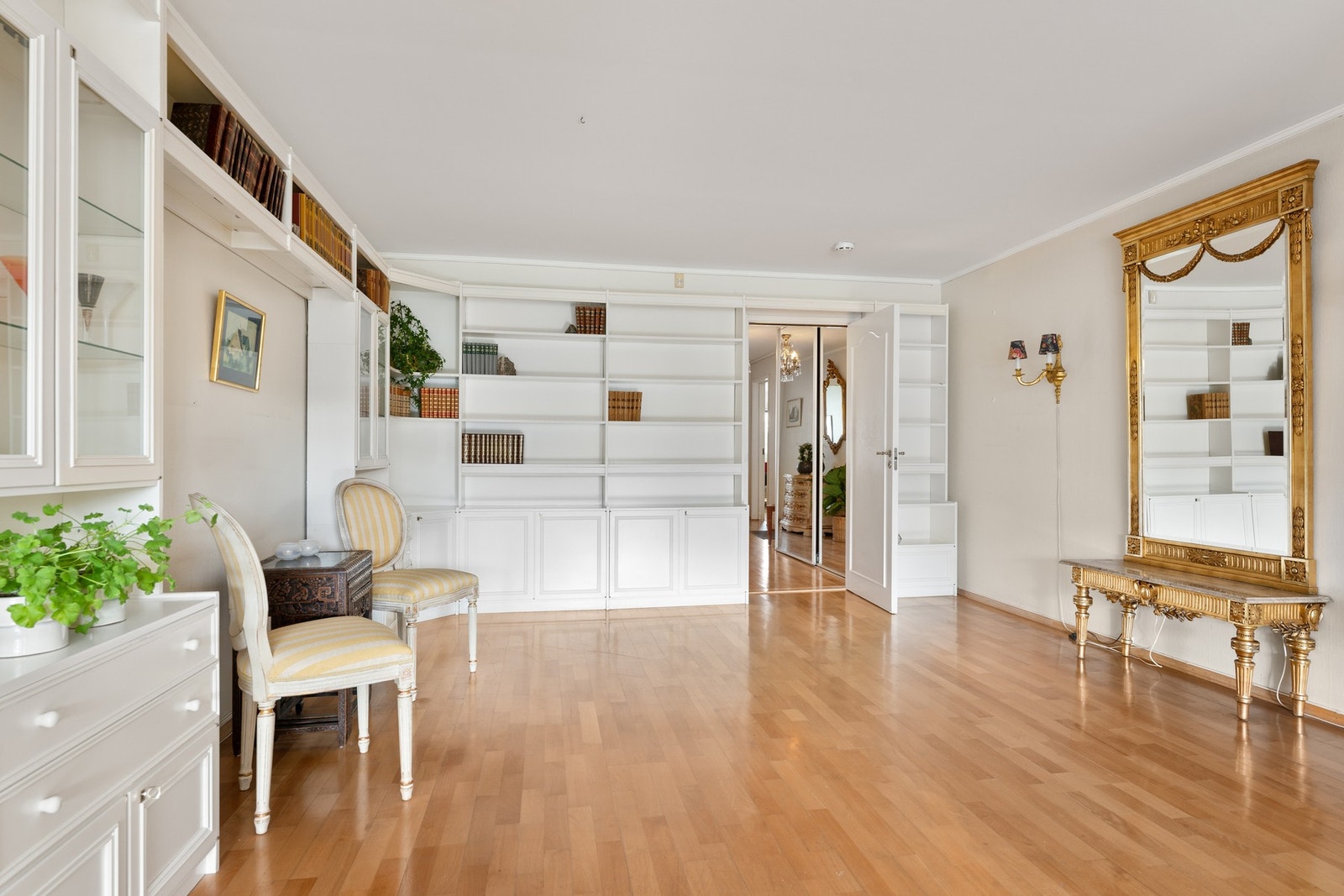 Med stuens mange møbleringssoner får du sjansen til å skape en stue etter din helt egen smak. Det er kun fantasien som setter grenser. Galleribilde