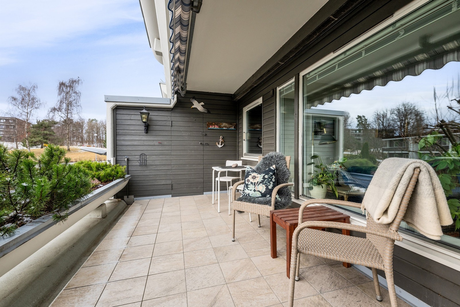 Her får du en romslig og innholdsrik 5-roms leilighet med betydelig oppussingsbehov, beliggende i et attraktivt og rolig boligområde på Ullern. Galleribilde