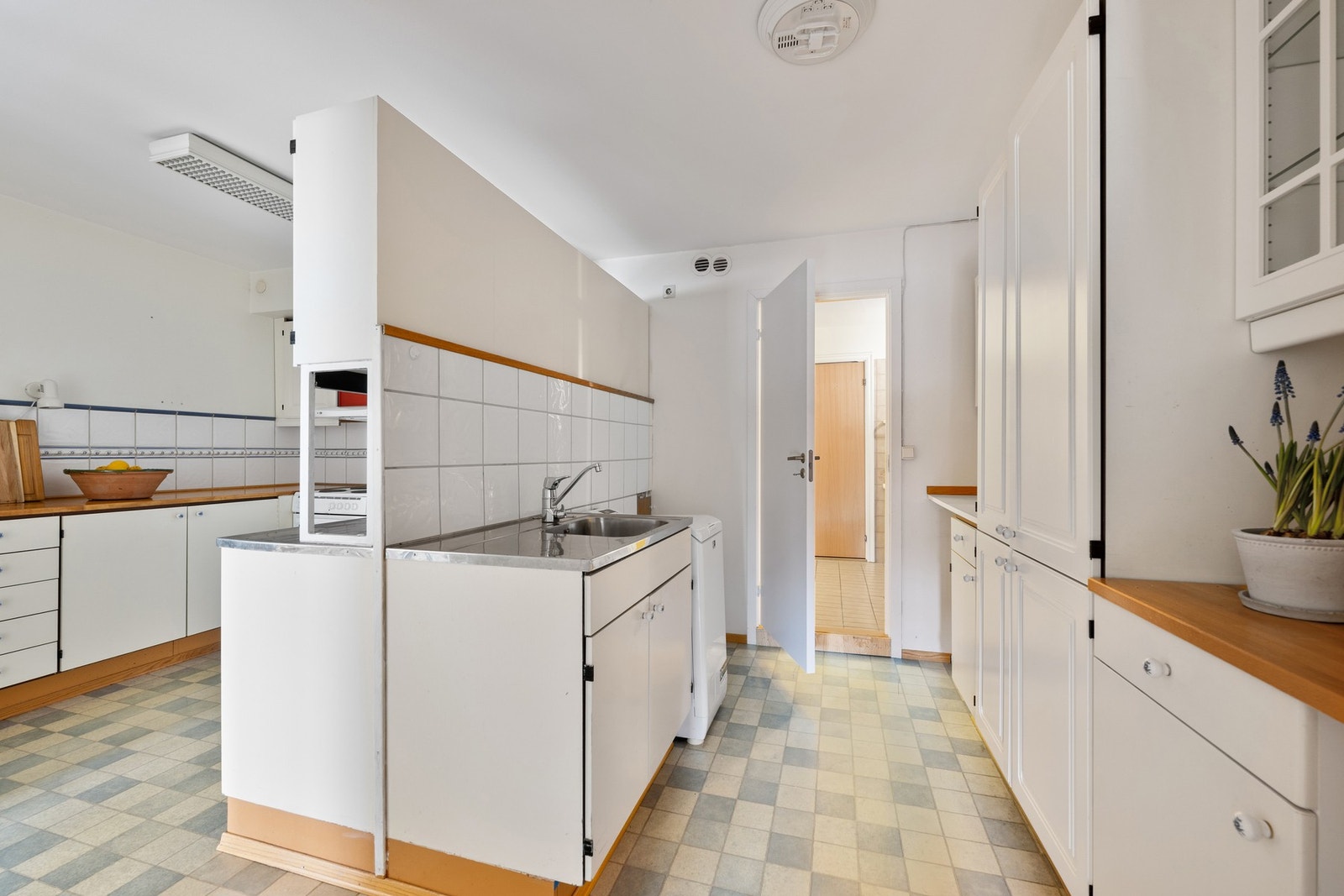 Kjøkkenet byr på mye potensial. Her er det godt med lagrings- og oppbevaringsplass. Galleribilde