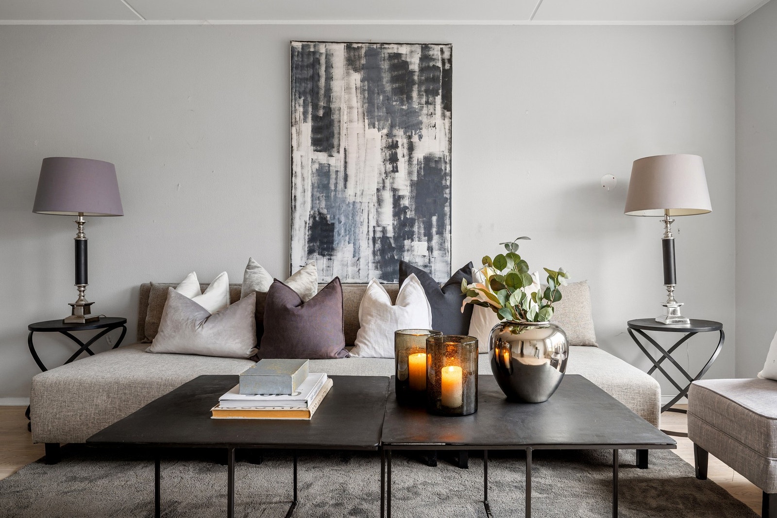 Det er god plass til sofagruppe og tilhørende møblement. Galleribilde