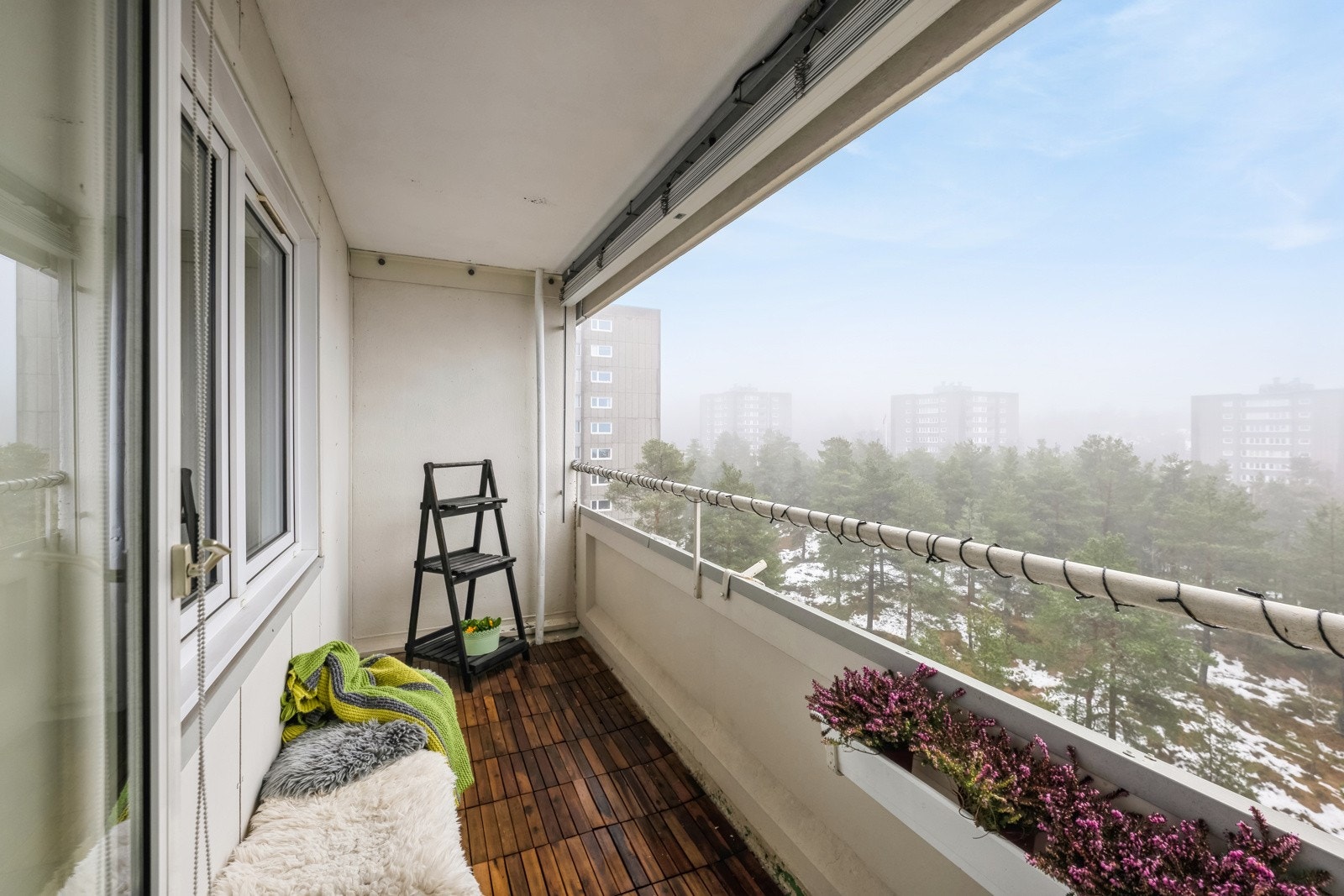 Det er montert utekontakter og du har elektrisk markise på balkongen. Galleribilde