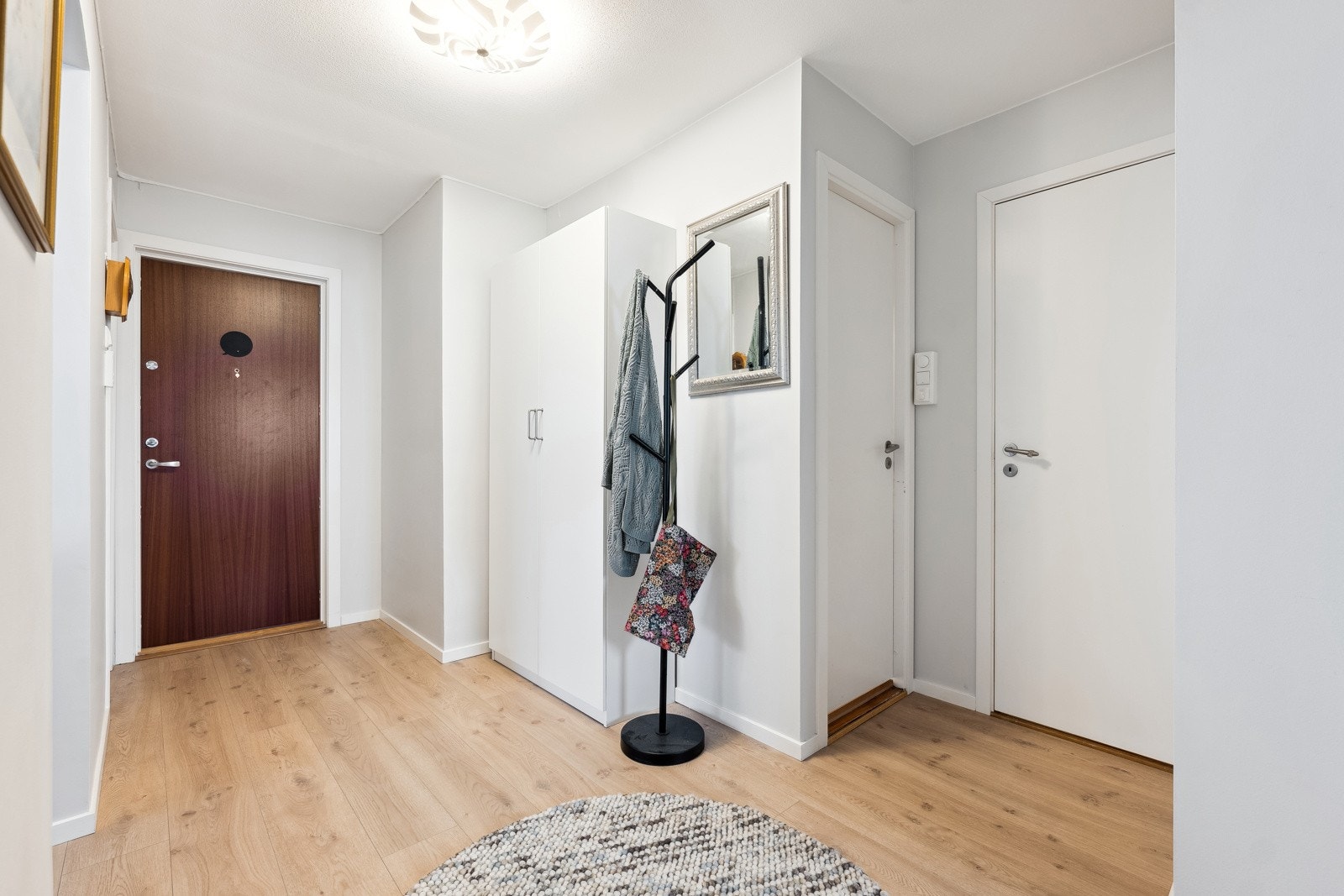 Du har dør-calling, heis direkte til etasjen, trappefri adkomst. Galleribilde