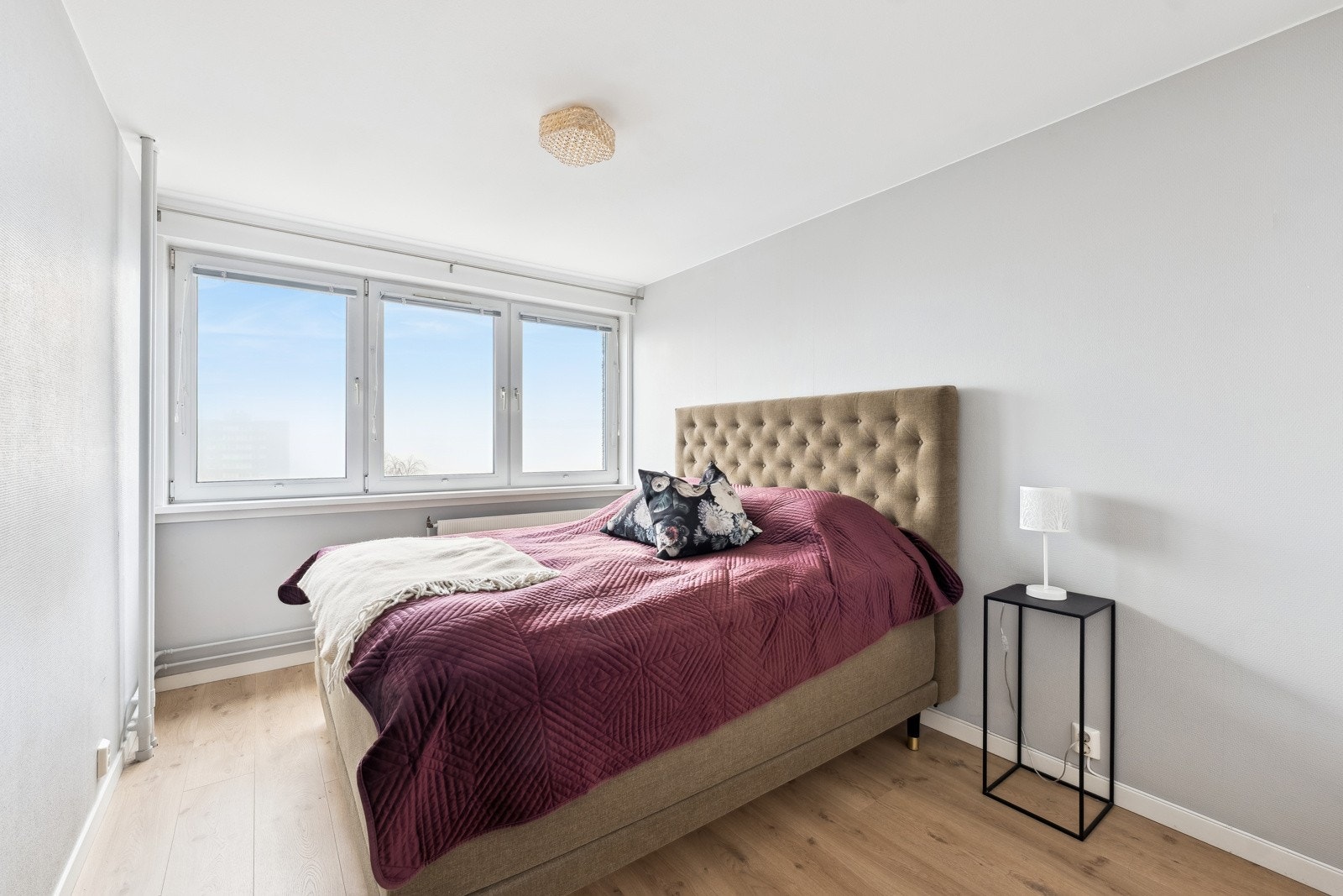 Hovedsoverommet har god plass til dobbelseng med tilhørende møblement. Galleribilde