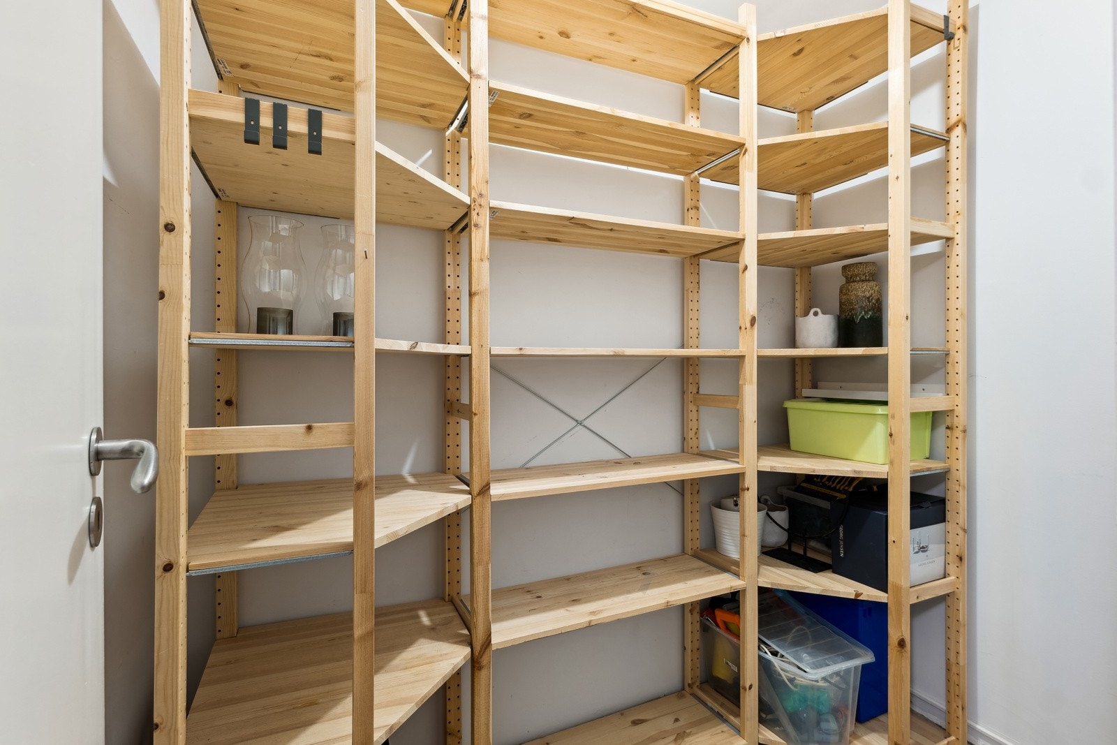 Innebod på 3 kvm, som gjør det praktisk å holde entreén ryddig og fin. Galleribilde