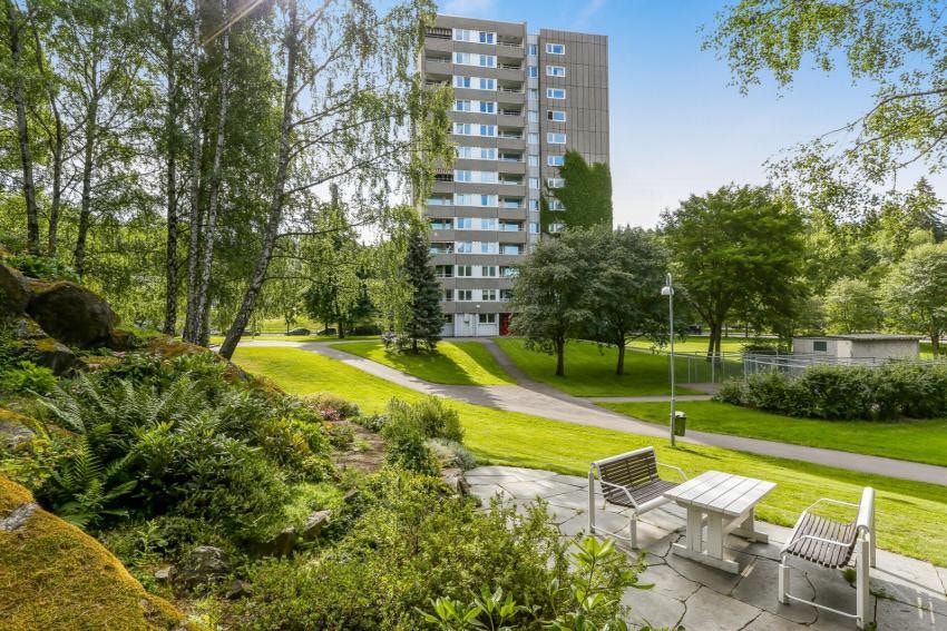 Borettslagets fellesarealer er pent opparbeidet og beplantet. Galleribilde