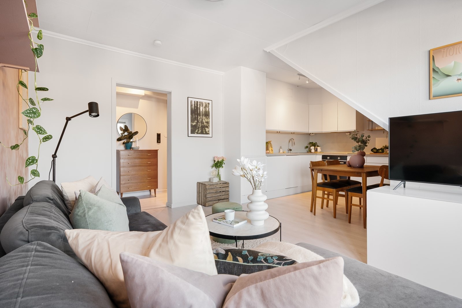 - Du har god plass til å møblere med sofa og spisegruppe - Galleribilde
