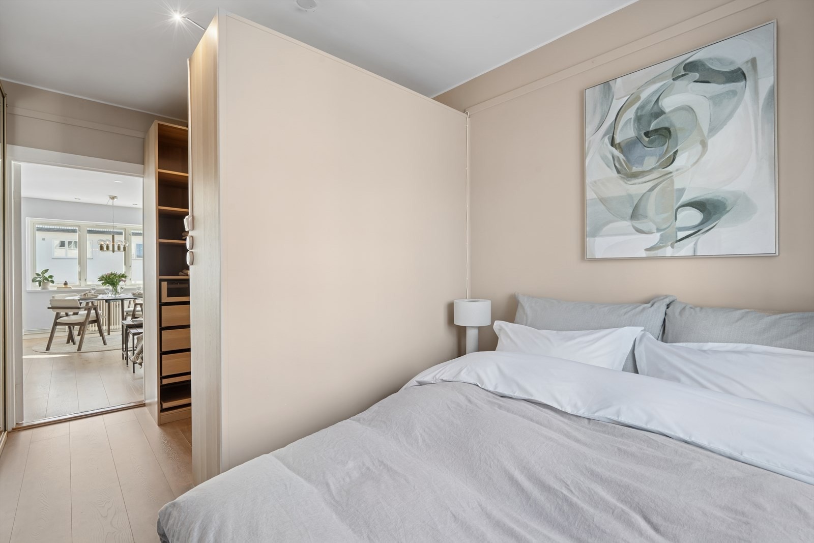 Det er walk-in i tilknytning til hovedsoverommet Galleribilde