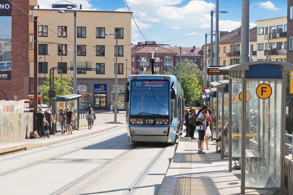 Kort spasertur til alt av offentlig kommunikasjon i form av både buss, trikk og t-bane på Sinsen samt kollektivknutepunkt på Carl Berner Galleribilde