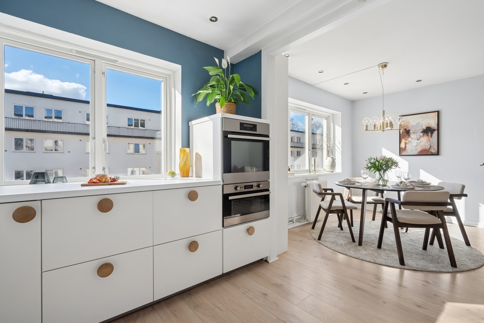 På denne siden av kjøkkenet vil det bygges balkong de neste 2-3 månedene, les mer under "diverse" i prospektet Galleribilde