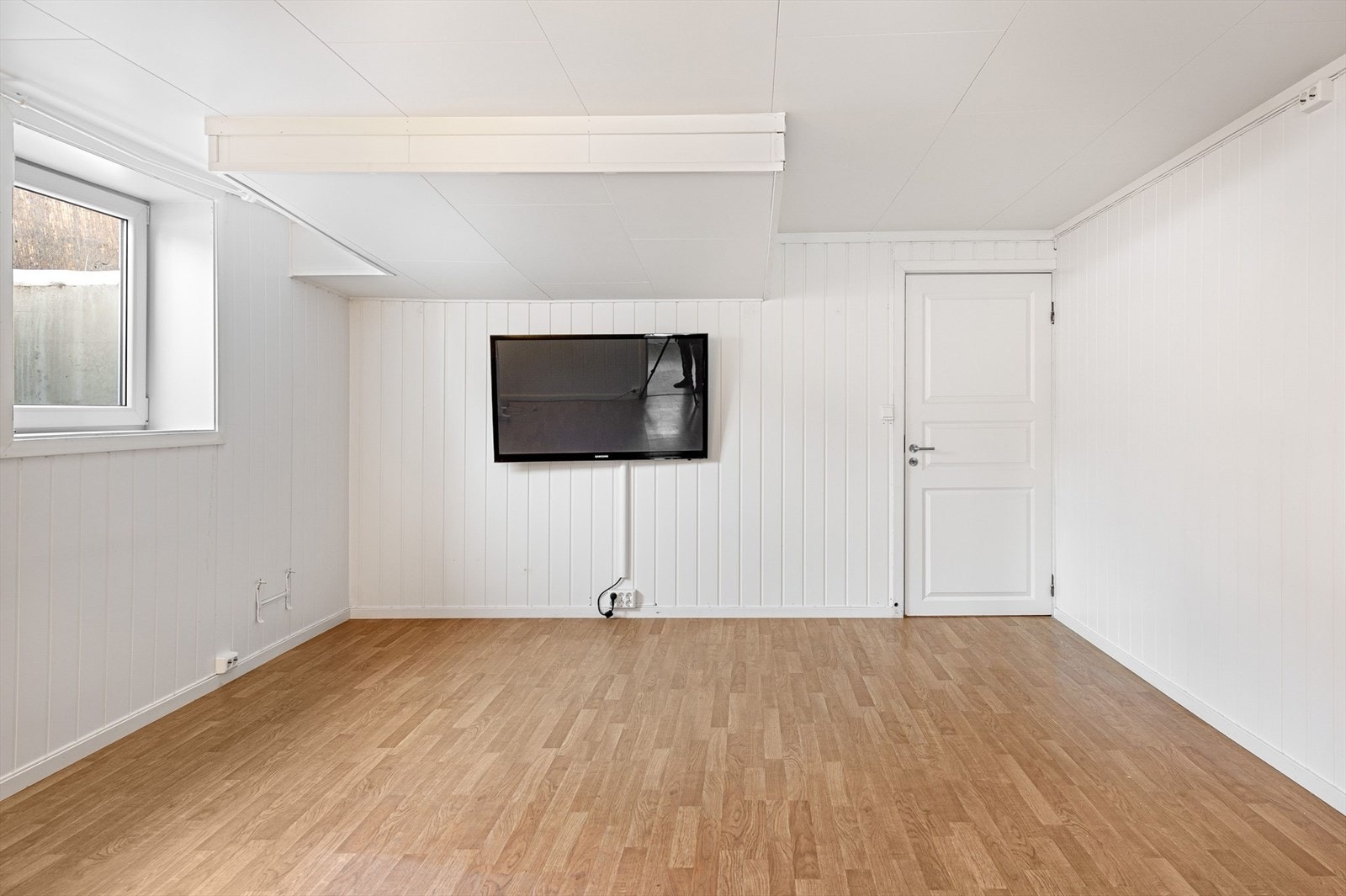 Rom i kjelleren som har vært benyttet som stue. Galleribilde