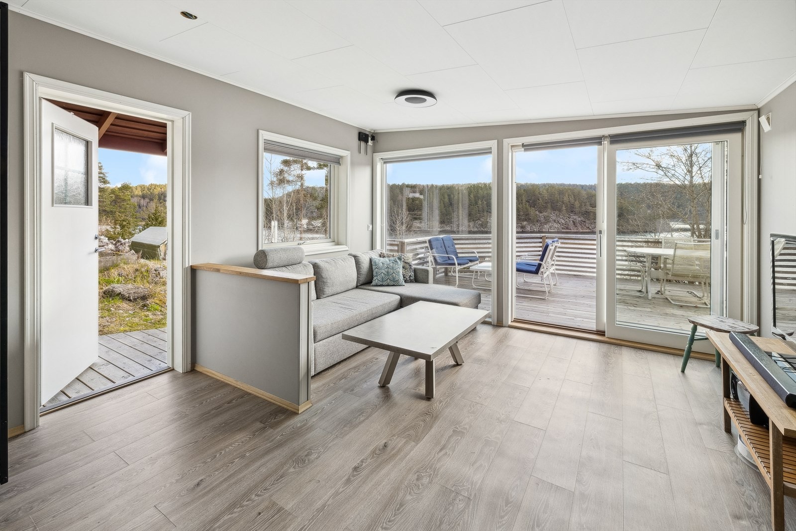 Varmefolie i gulvet gir behagelig oppvarming på kjølige dager. Galleribilde