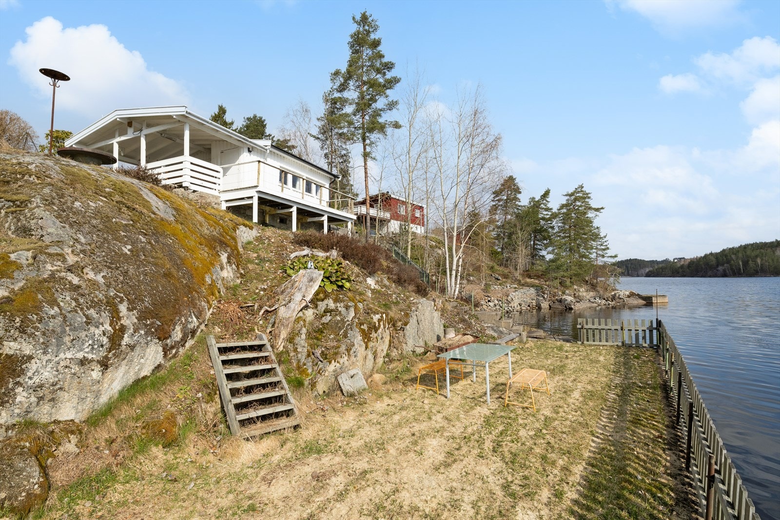 Nede ved vannet er det er flott flatt område. Galleribilde