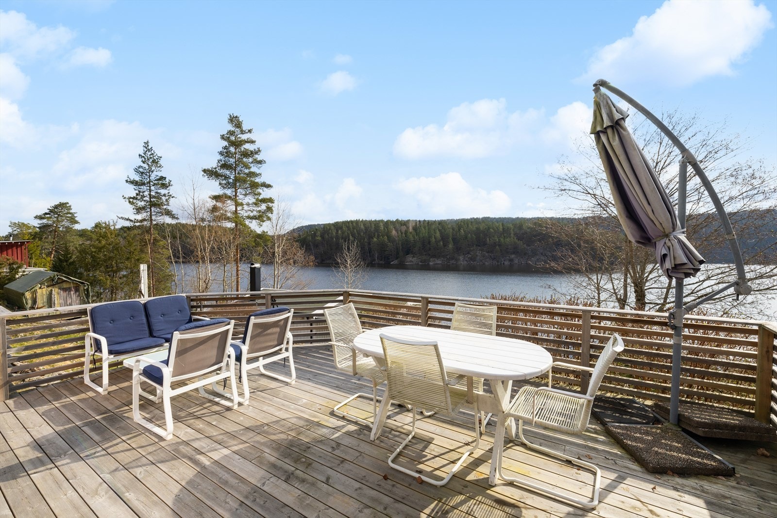 Veranda på ca. 27 kvm er ikke byggemeldt og skal fjernes etter pålegg fra kommunen. Galleribilde