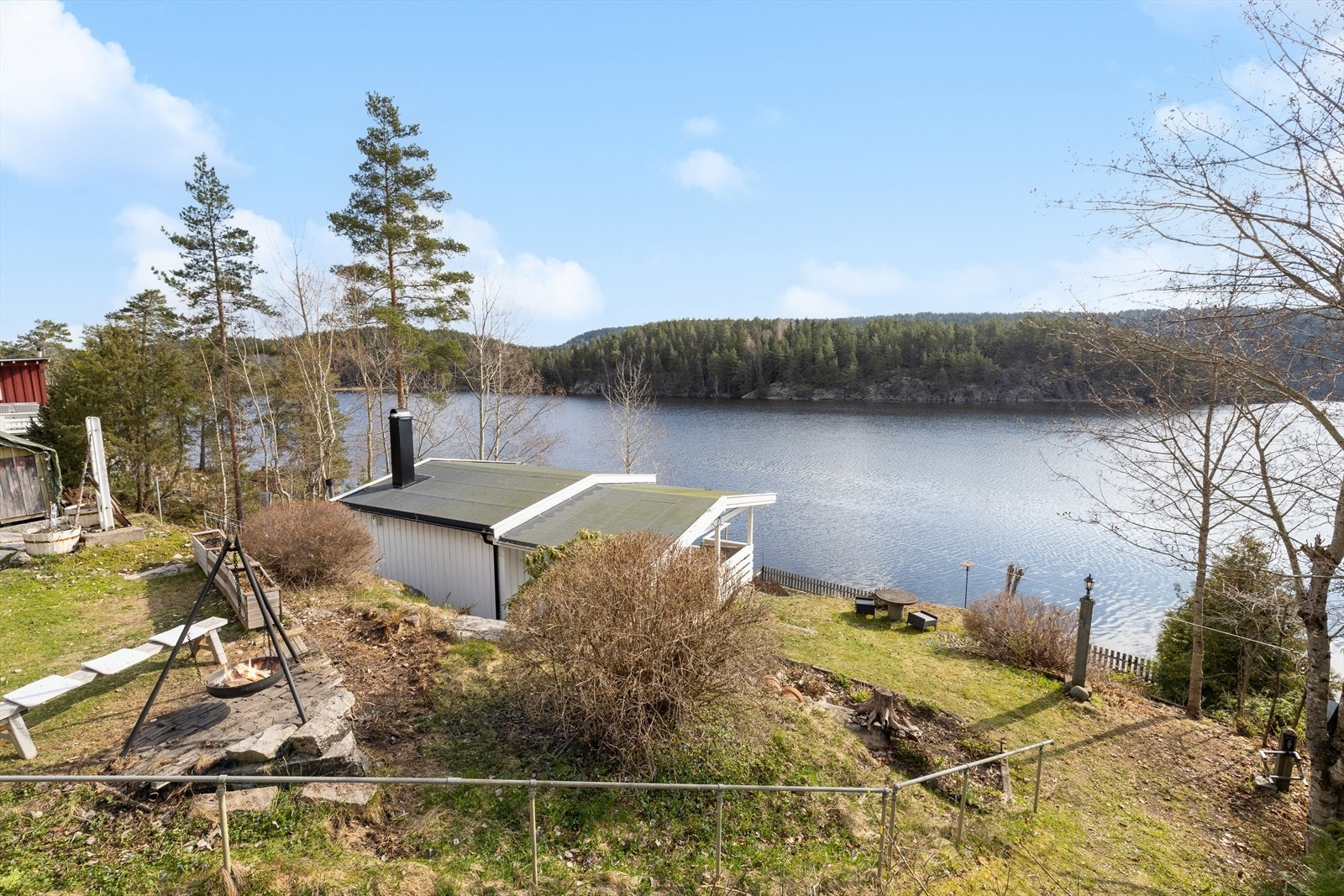 Tomten har flere flotte uteplasser. Galleribilde