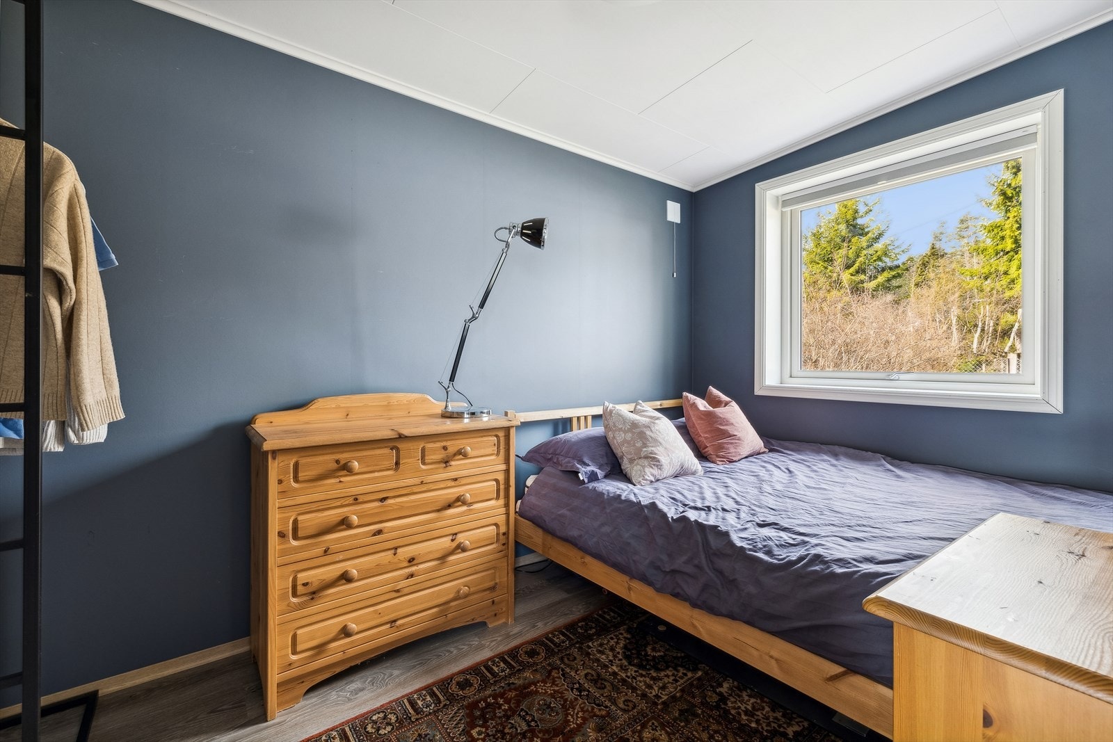 Soverommet har god plass en dobbelseng. Galleribilde