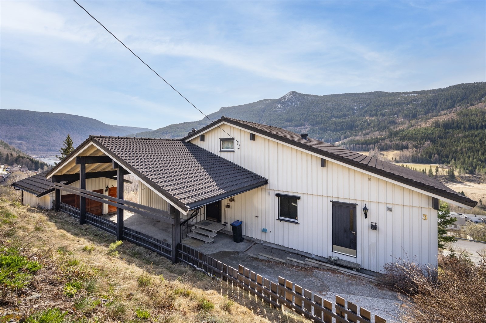 Eneboligen ligger fint til på Dahle, i kort avstand fra Otta sentrum. Galleribilde