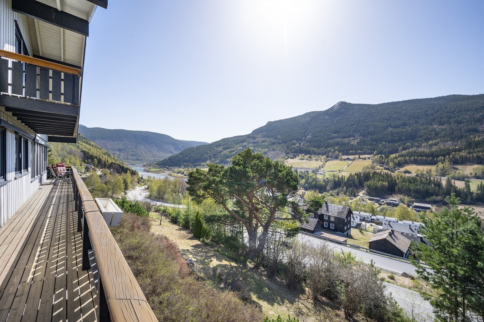 Fra uteområdene kan man nyte den flotte utsikten. Galleribilde