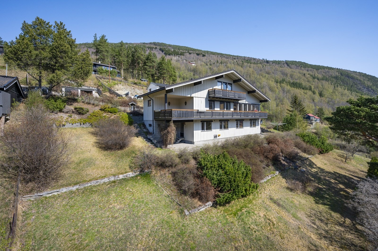 Det er lysløype med treningspark på Dahle, og masse turmuligheter i nærområdet. Galleribilde