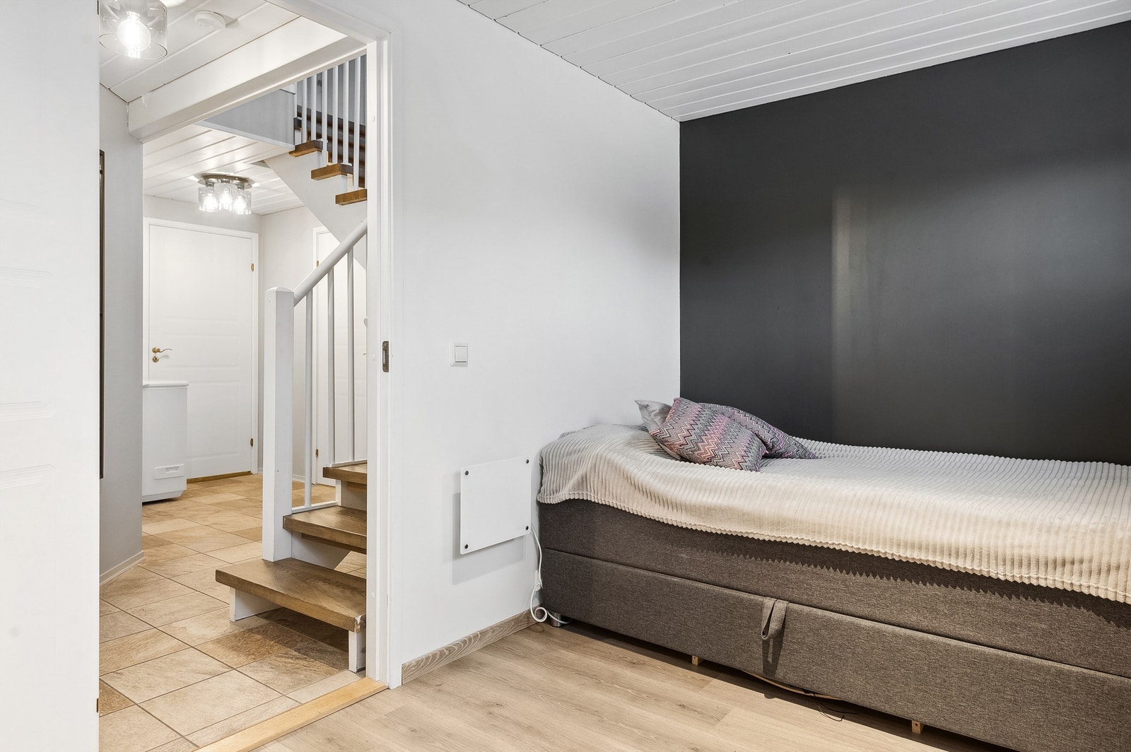 Soverom nr 3 ligger i sokkeletasjen Galleribilde