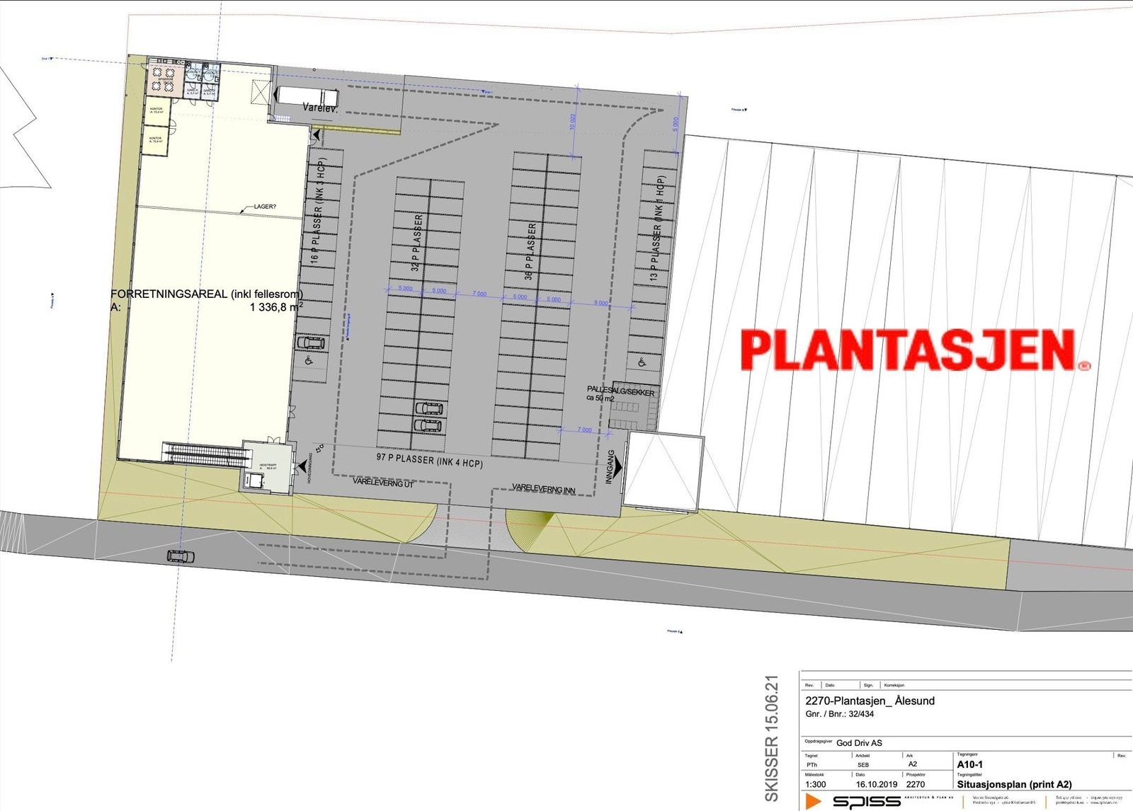 Delt parkeringsplass med Plantasjen. Galleribilde