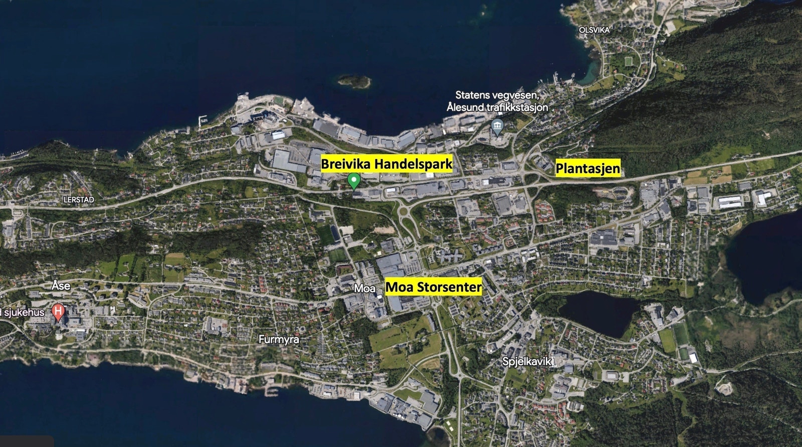 Meget god beliggenhet tett på E39, like ved Breivika Handelspark og Moa Storsenter. Galleribilde