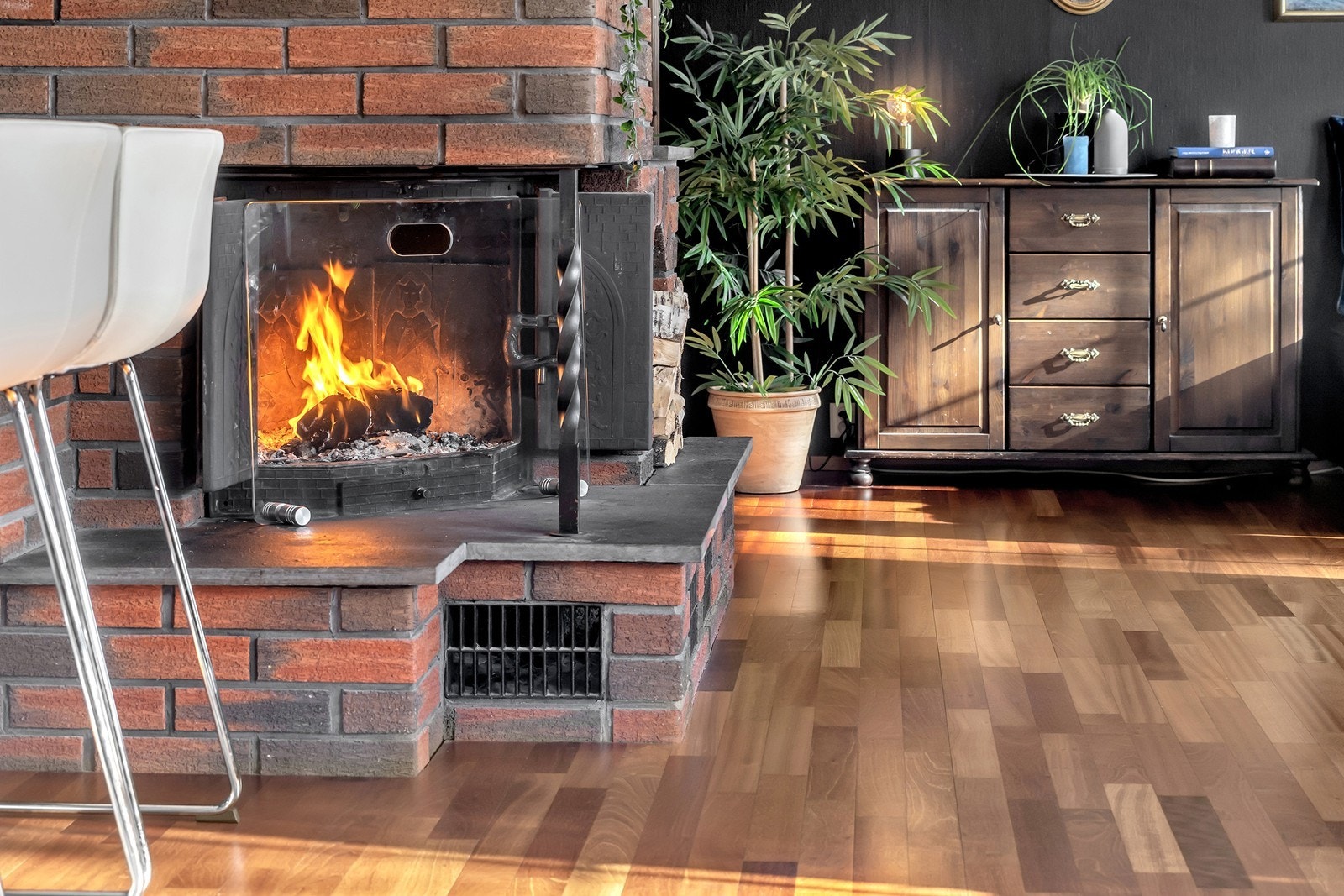 Peis i stue Galleribilde