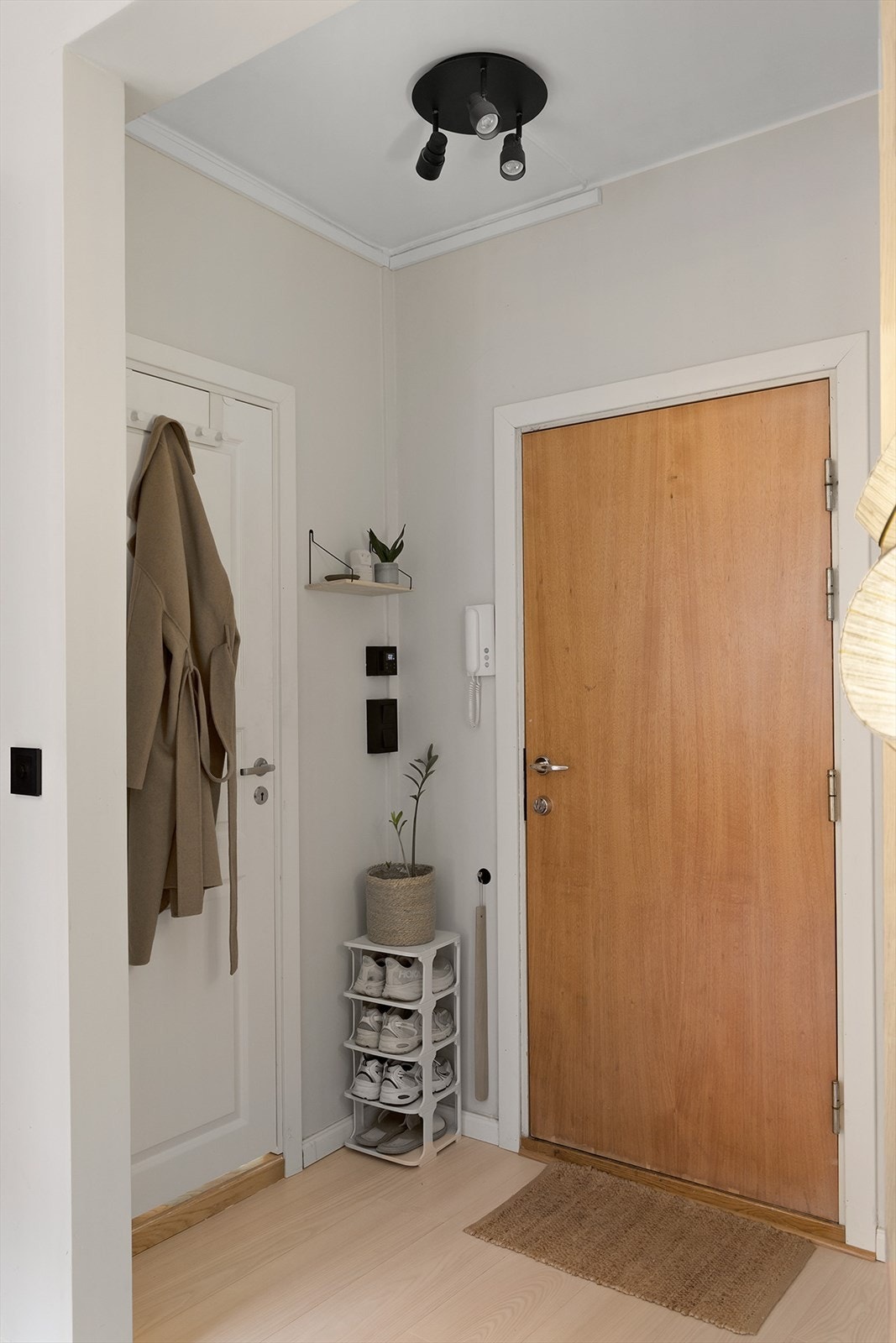 I tillegg disponerer leiligheten en kjellerbod for ekstra lagringsplass. Velkommen inn! Galleribilde