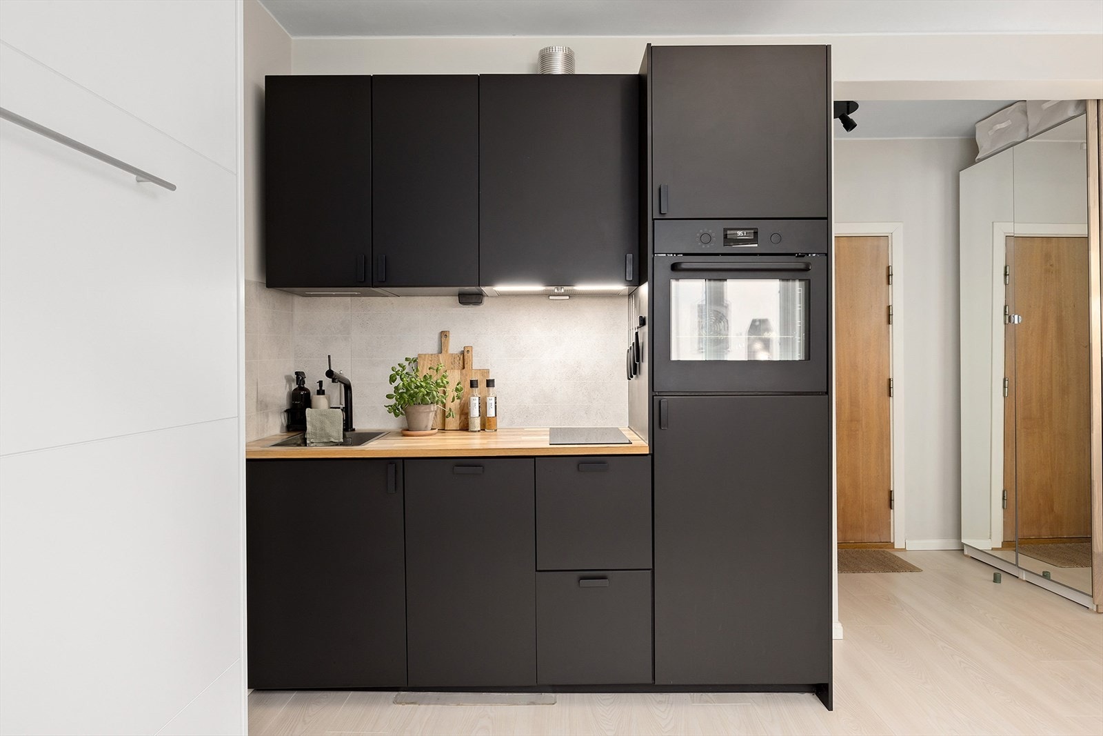 Leiligheten holder en god standard med nytt kjøkken fra 2021 og bad fra 2023. Galleribilde