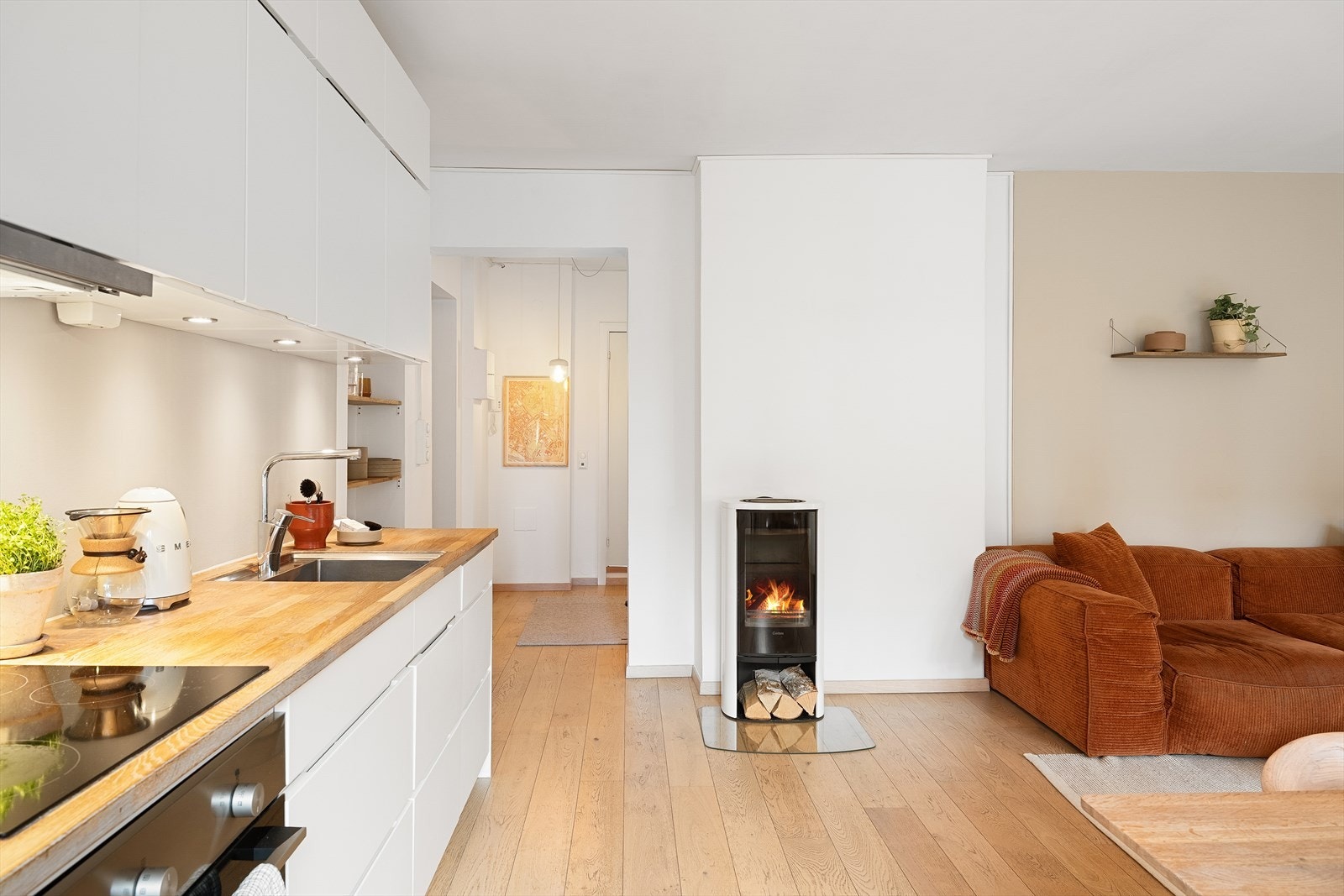 Flott peis som skaper en lun atmosfære Galleribilde