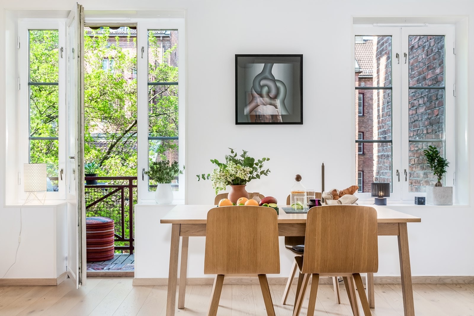 Idyllisk utsyn fra stue (sommer) Galleribilde