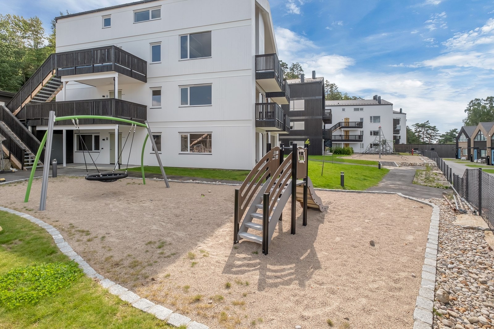 Flere lekeplasser i området Galleribilde