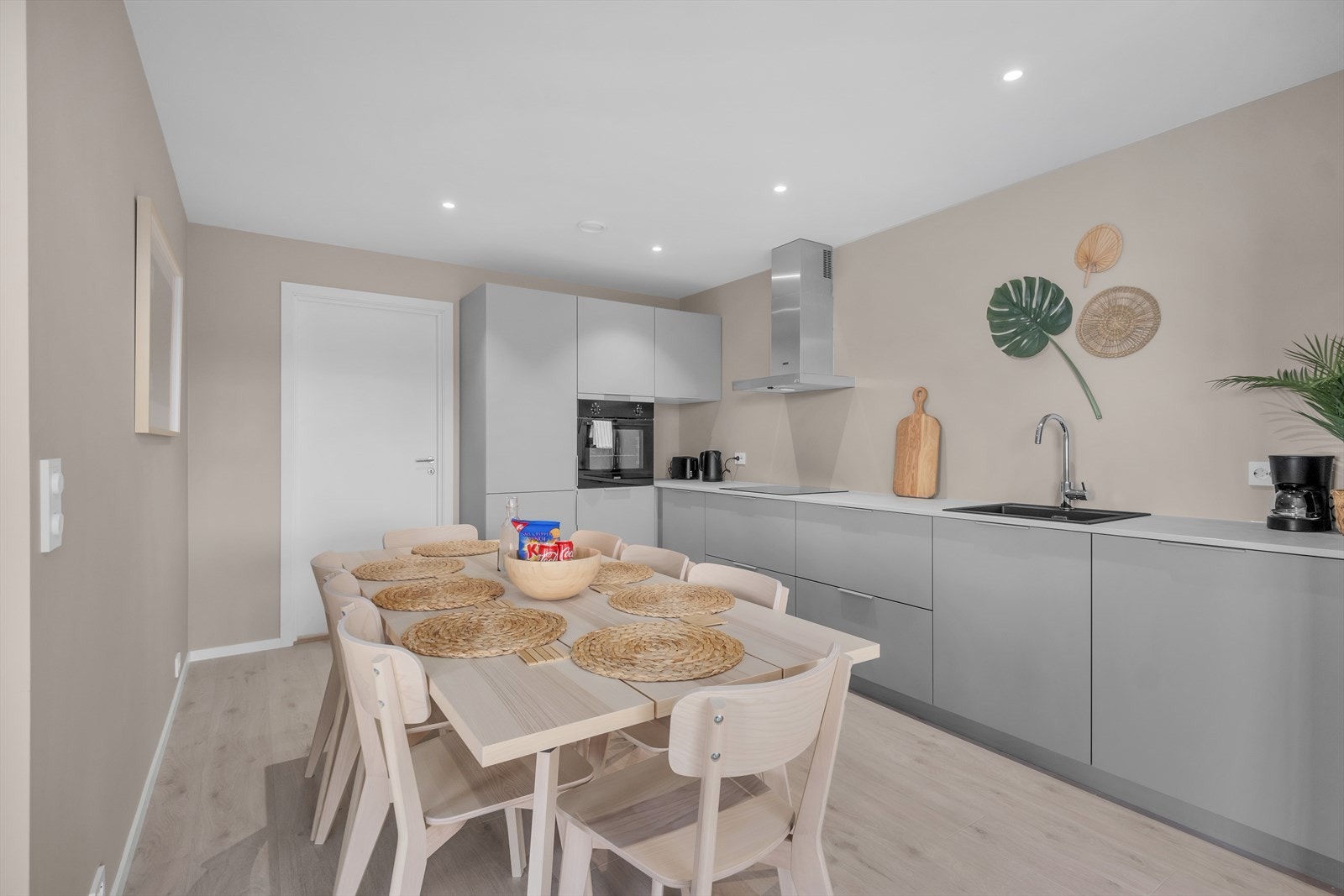 Flott kjøkken med integrerte hvitevarer! Galleribilde