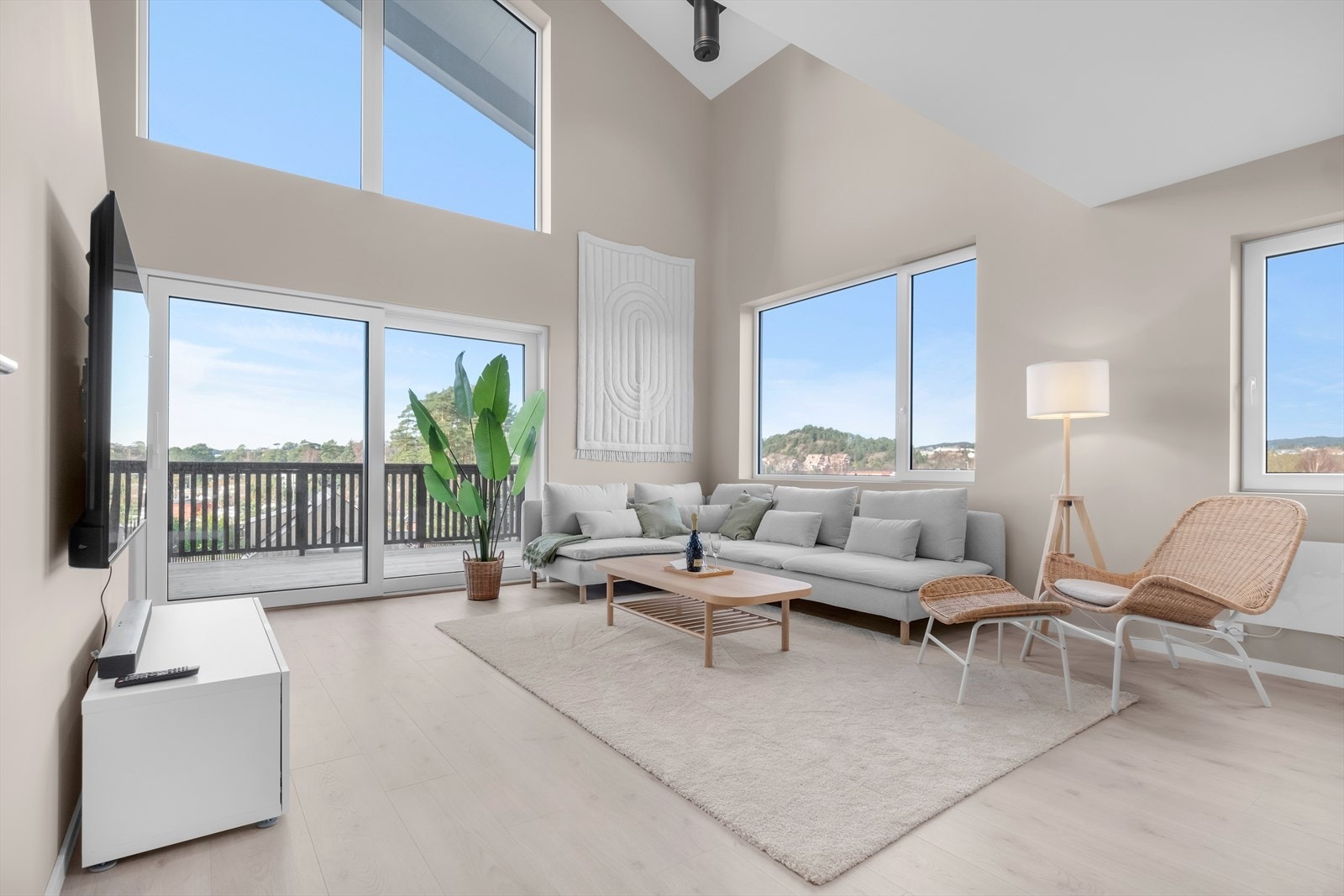 Velkommen til Årossanden 3B - ny flott ferieleilighet som går over to plan med flott planløsning! Galleribilde