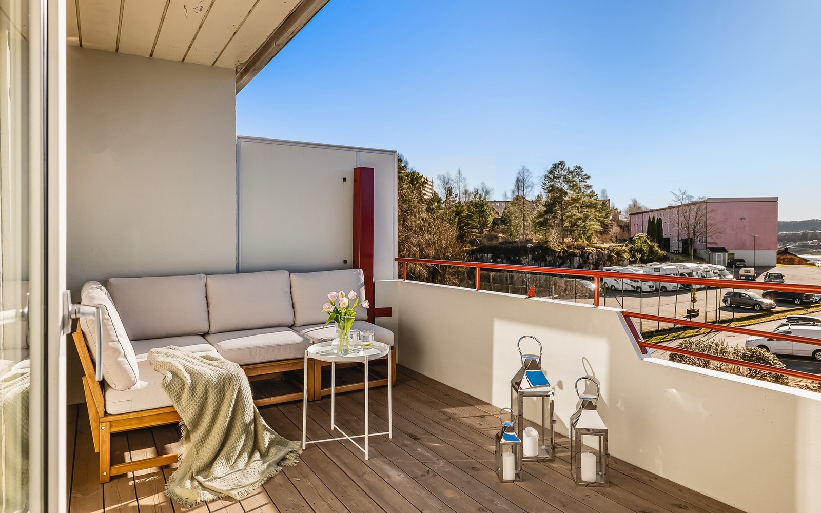 Sørvestvedt balkong med utsikt og gode solforhold Galleribilde