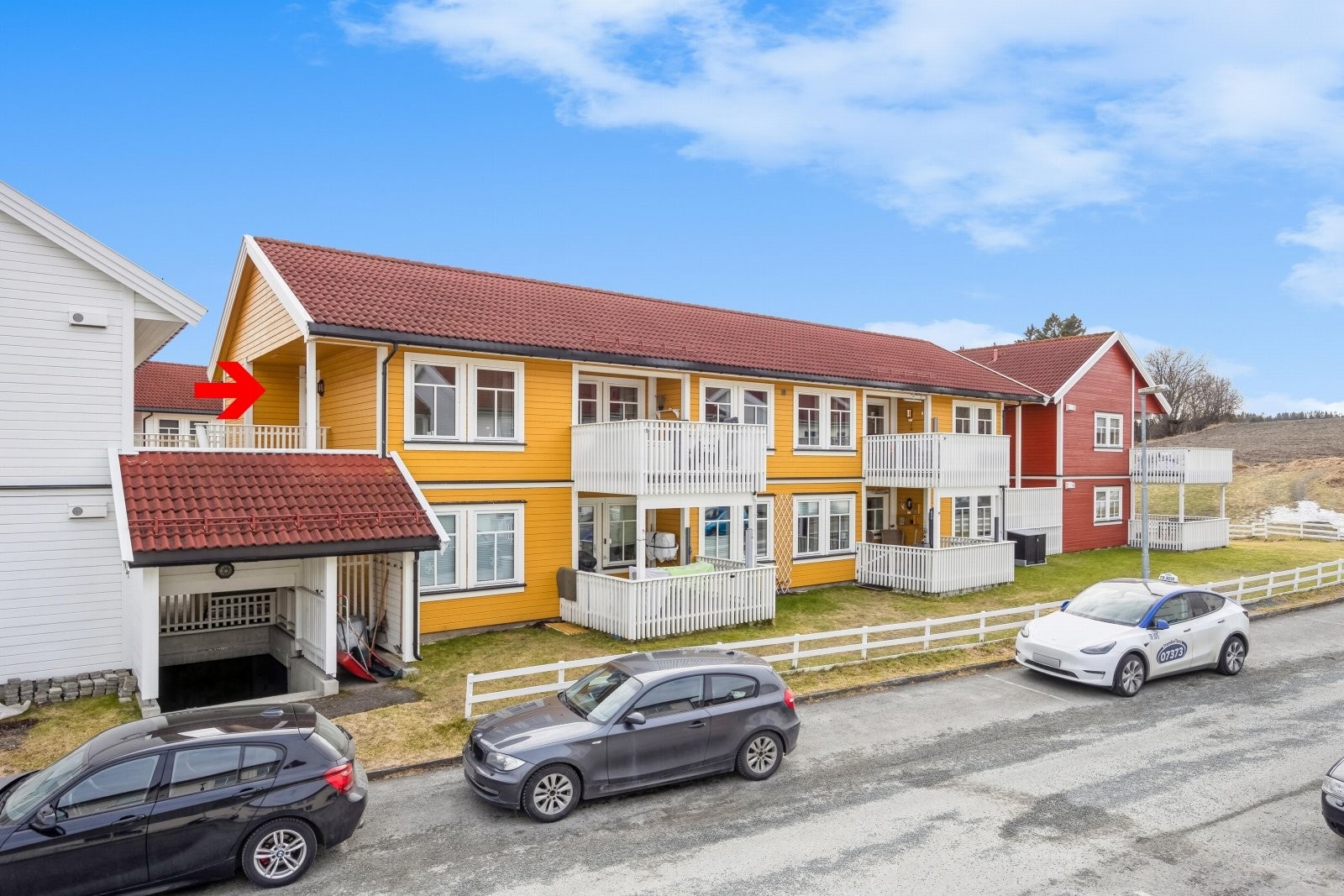 Leiligheten ligger i en lite trafikkert blindgate, noe som gir en rolig hverdag. Galleribilde