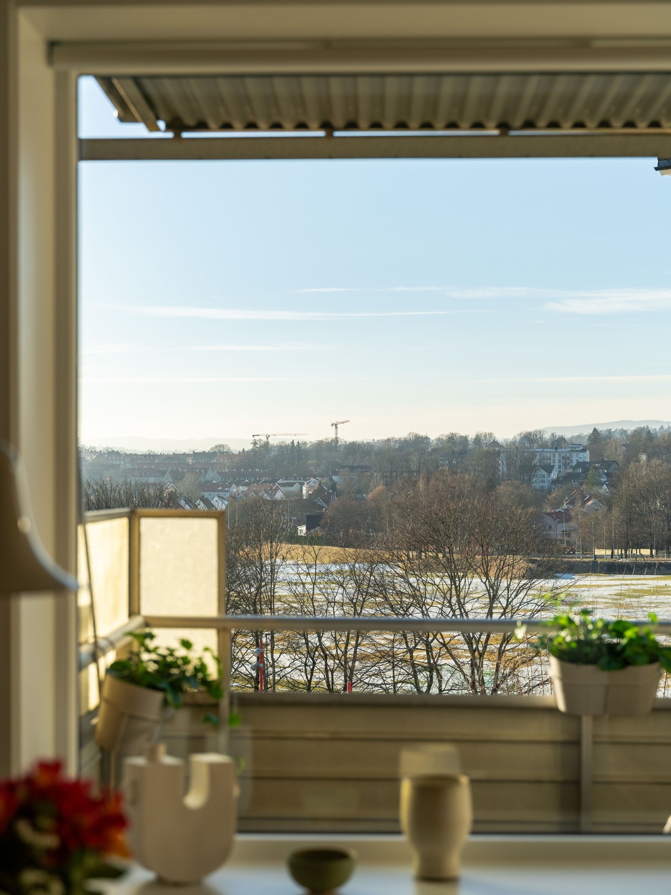 Selger skriver: Det som gleder meg mest i hverdagen, er å komme inn i stuen og se den herlige utsikten. Vi skjønner godt hvorfor! Galleribilde